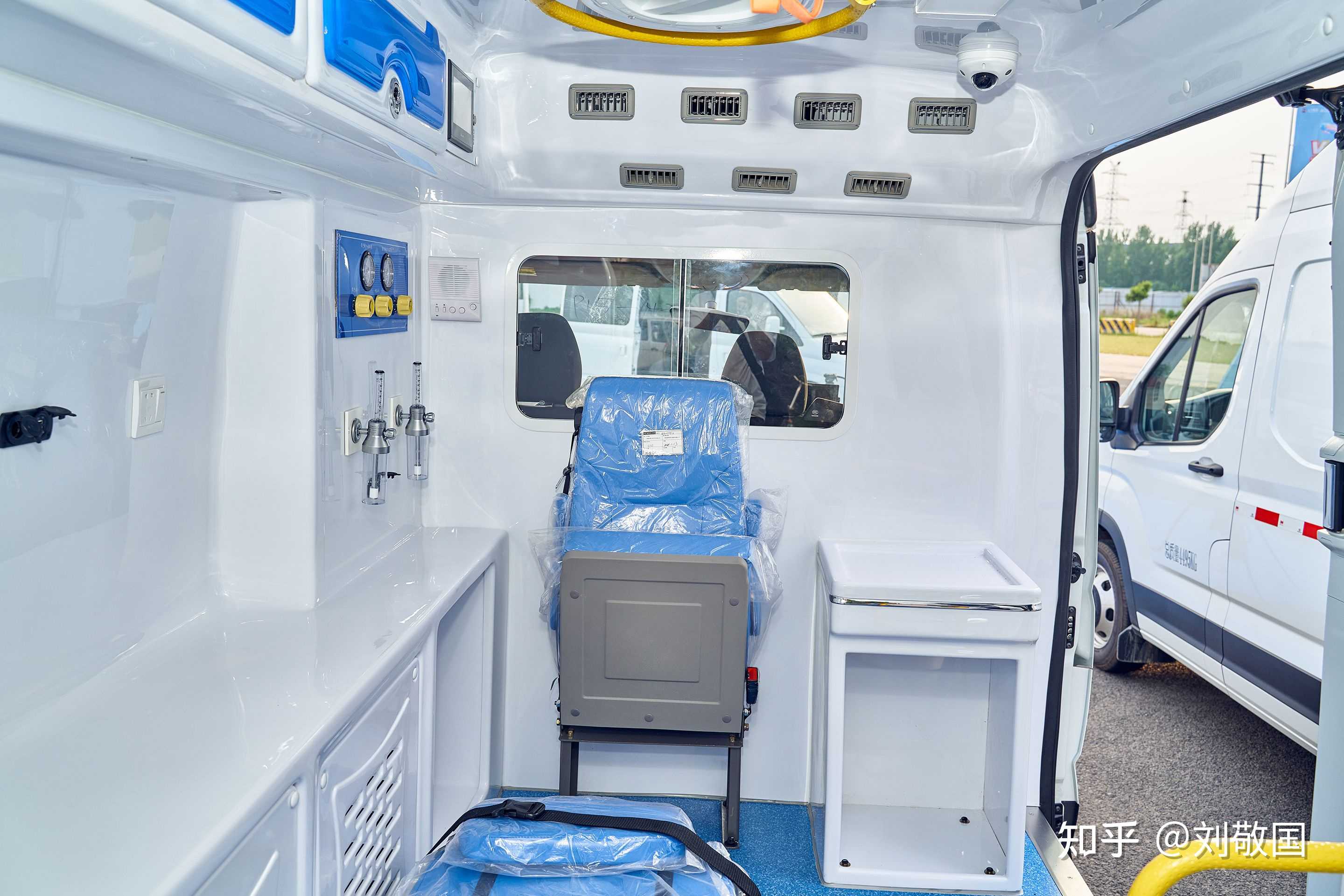 6971上汽大通v90救护车可分为转运型救护车和监护型救护车转运型