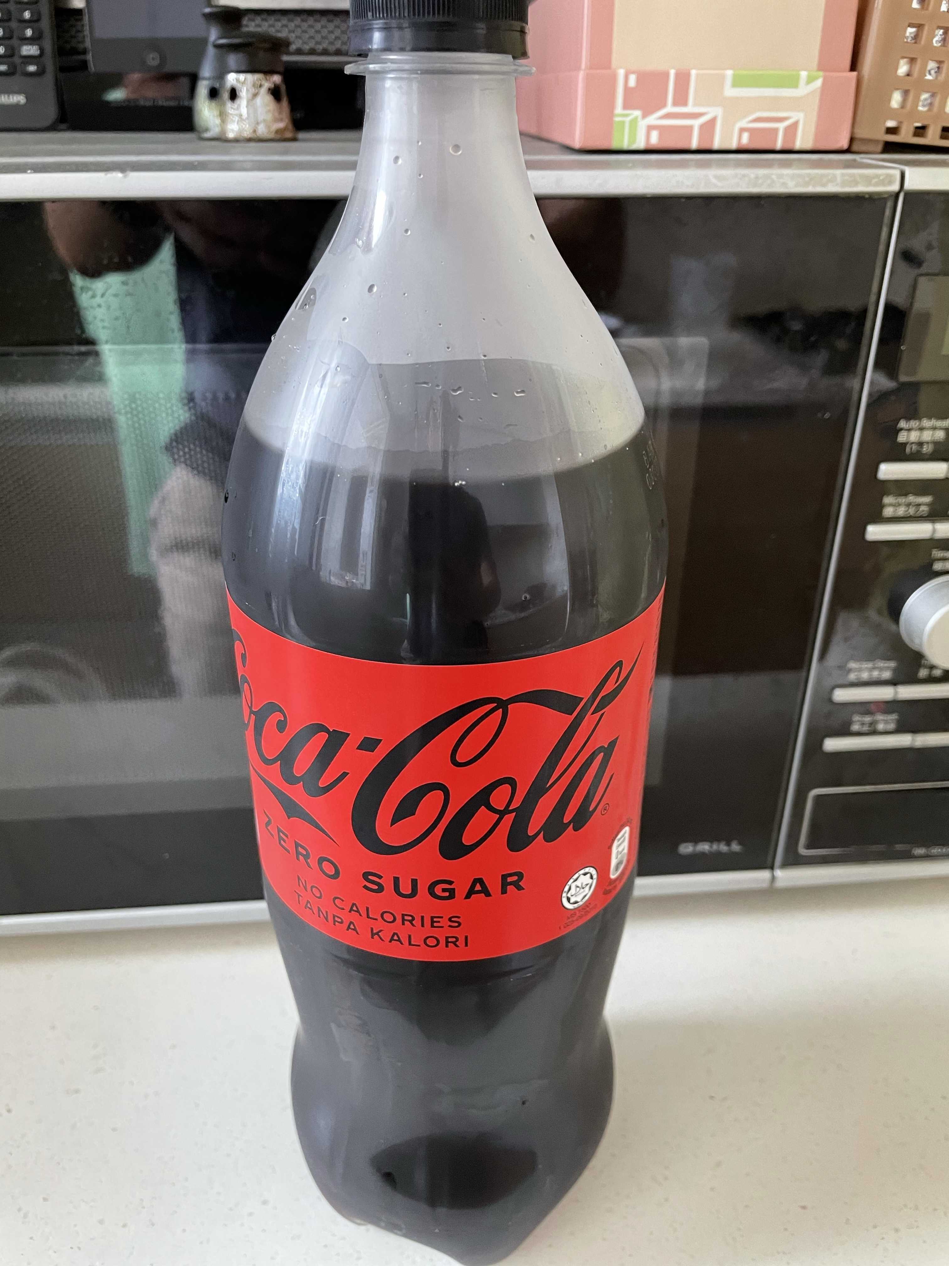 在超市看到新版的cokezerosugar说是改进了口味想来很久没买过零度