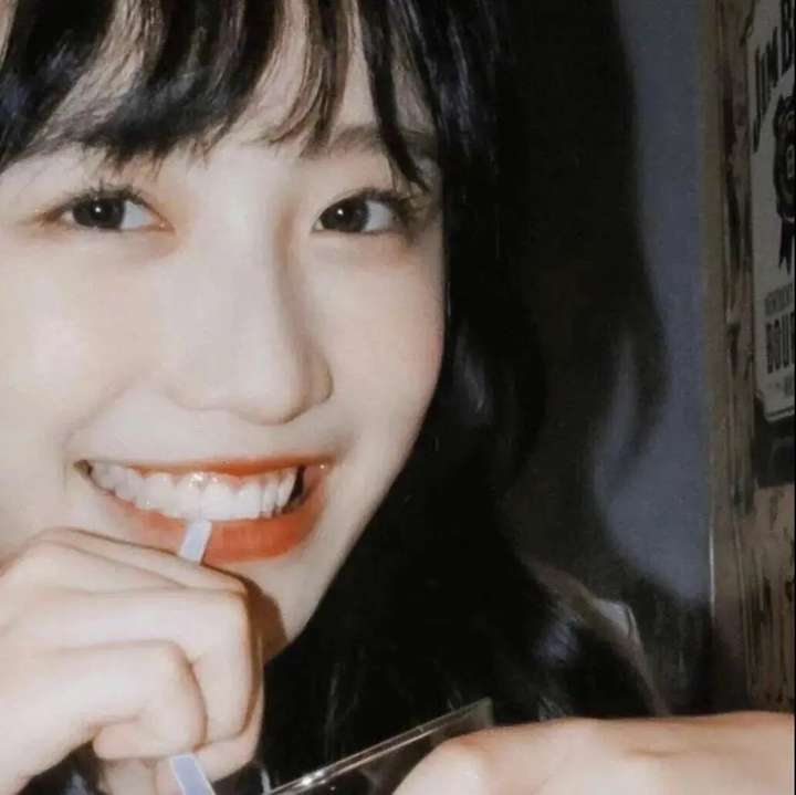 有没有笑得治愈的美女头像?
