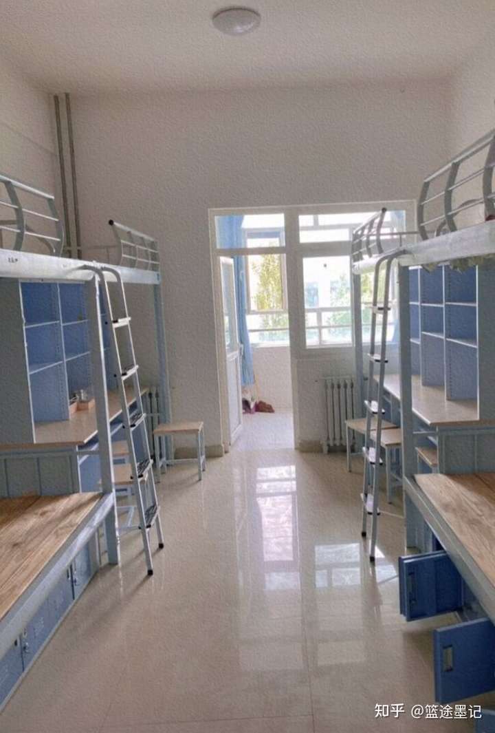 青海师范大学的宿舍条件如何?校区内有哪些生活设施?