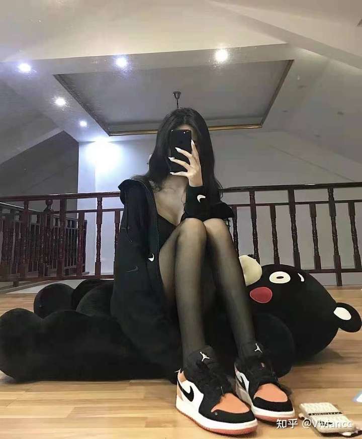 那种穿衣很透,能看到内衣的那种,这么穿的女人是什么心态?