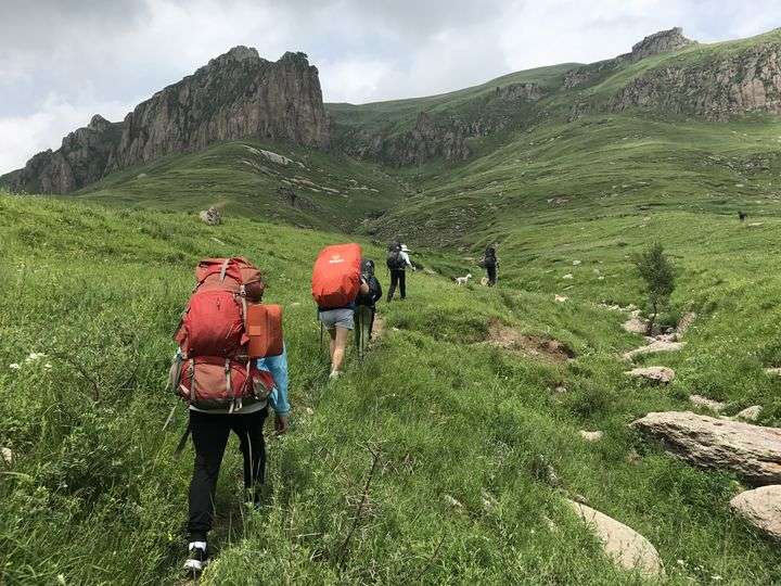 对于户外徒步登山,体力重要还是选择装备重要?