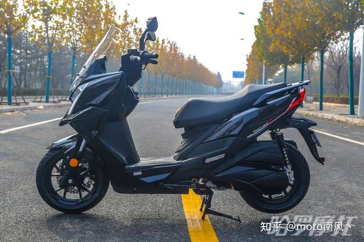 光阳150水冷abs踏板,三阳125水冷踏板abs 踏板车,售价18800元,光阳为racing x150搭载的这台正水冷四气门发动机