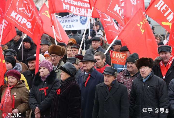 普先生及统一俄罗斯党把暴力机器还抓得牢牢的呢,军饷没拖没欠,军队