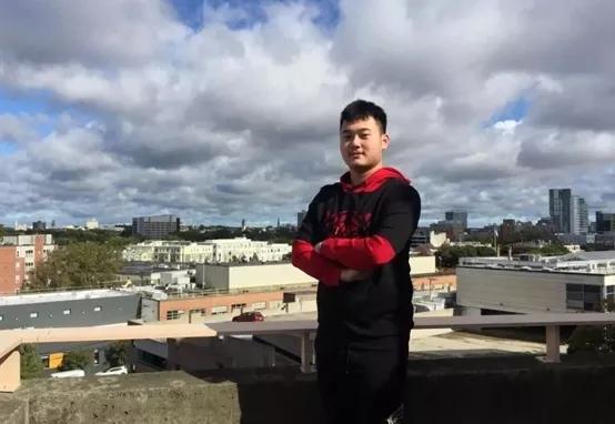 黄彦清是北京中学委员会主席,是北中同学心目中大神级的存在.