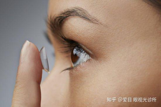 第一次戴完隐形眼镜摘下后为什么感觉眼睛里有东西一样的不舒服第一次