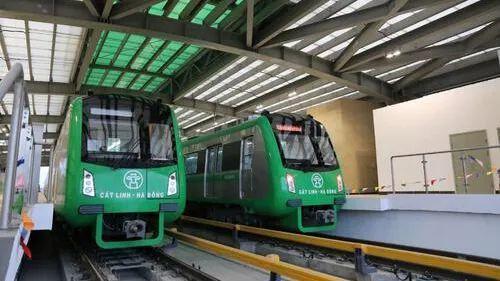 翻译历时13年中国公司建设的越南河内首条轻轨135公里终完工为什么