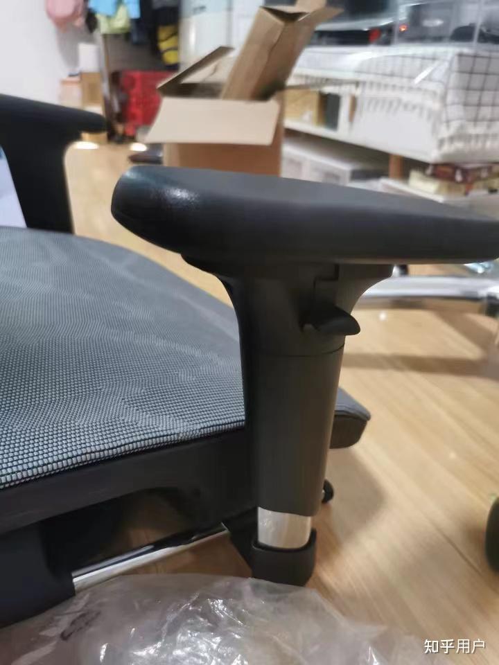 请问坐过西昊m18和西昊m57椅子的朋友觉得这俩哪个性价比高更舒服