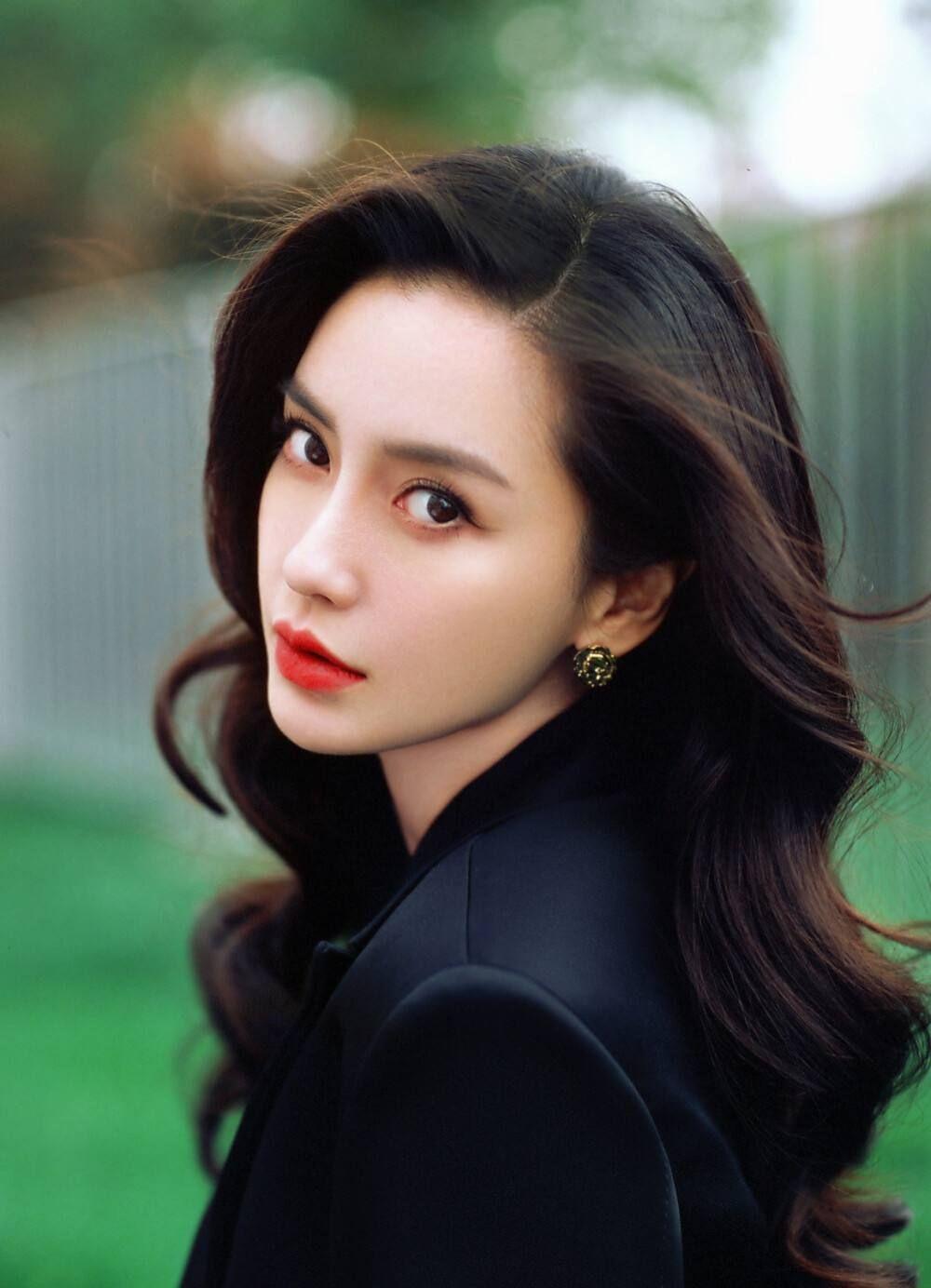 比如在林俊杰的00可惜没如果03mv里,她就挺好看的.1000_1384竖版