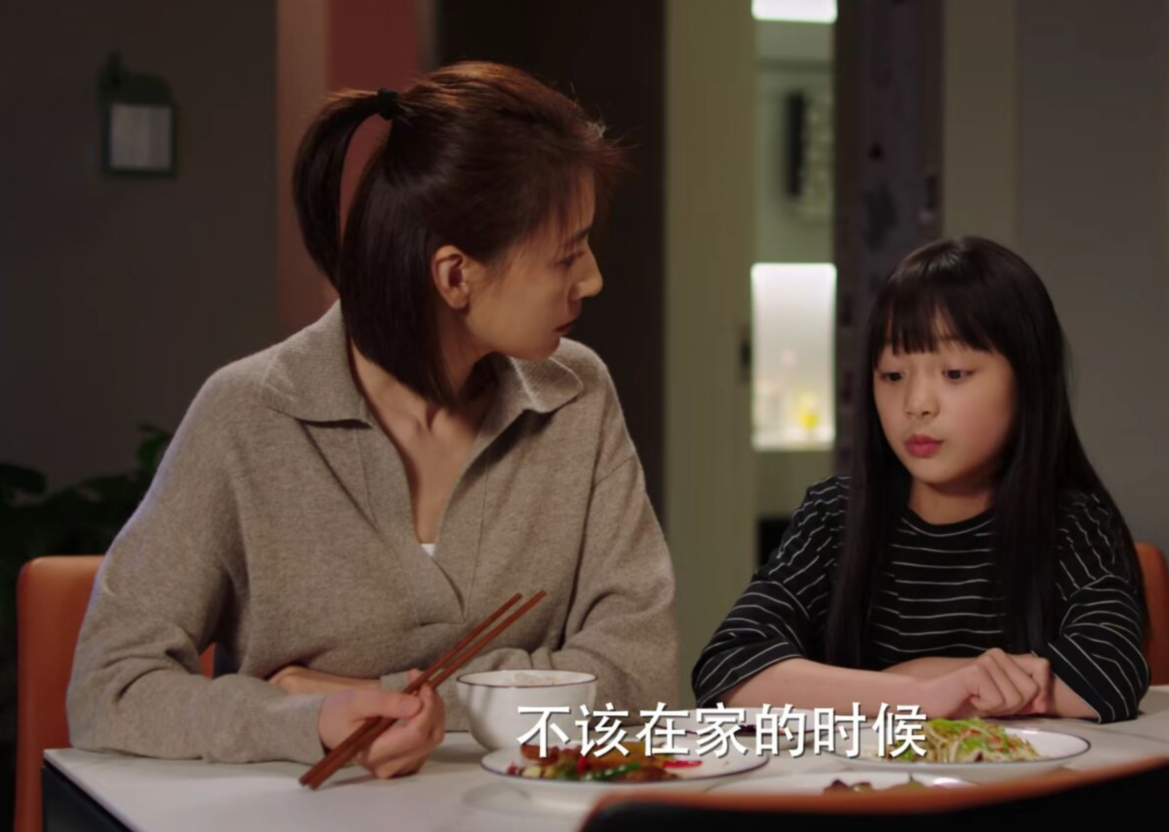 电视剧完美伴侣中角色的哪个操作最迷惑