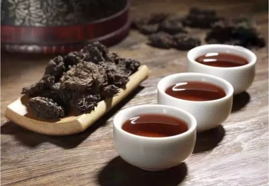 贵州老茶人,黑茶传承人,湄潭手筑黑茶非物质文化代表性传承人.