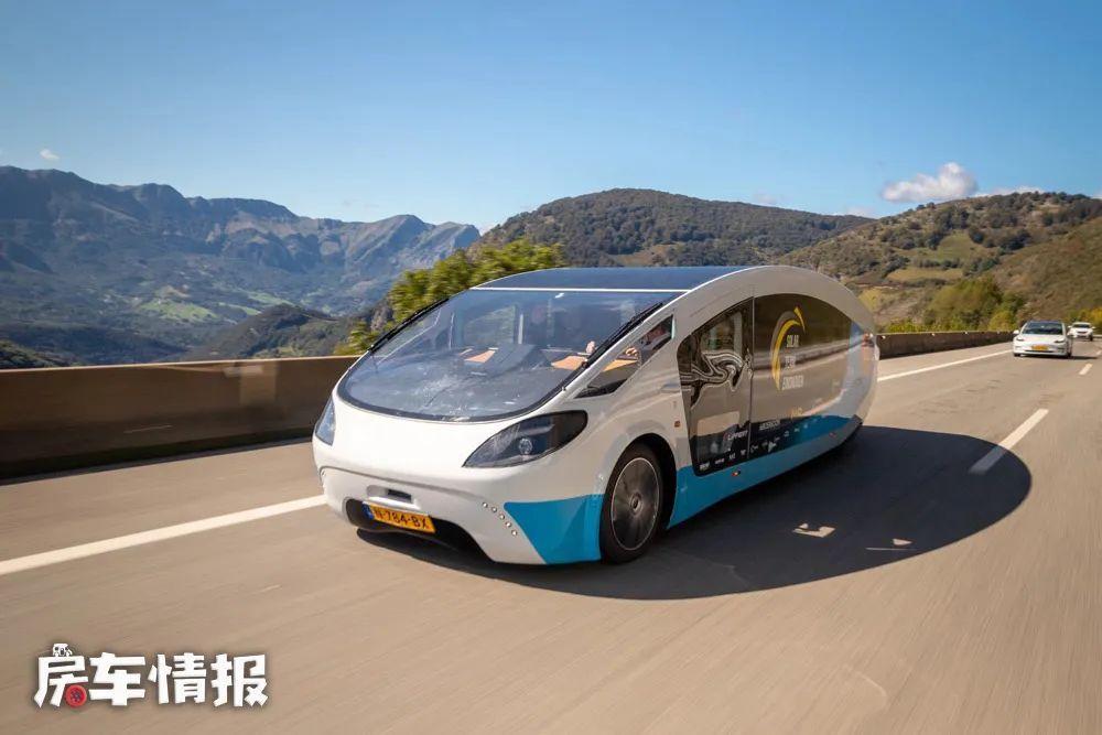 这个真的牛开着太阳能房车跑了2000公里造型科幻内部能睡2人