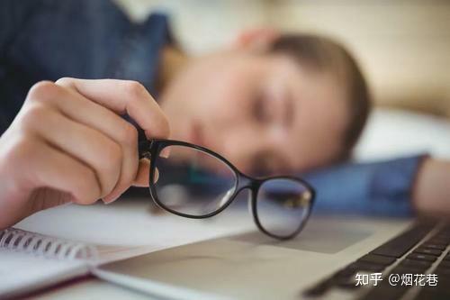 小朋友300度近视,可以只是上课佩戴吗 知乎