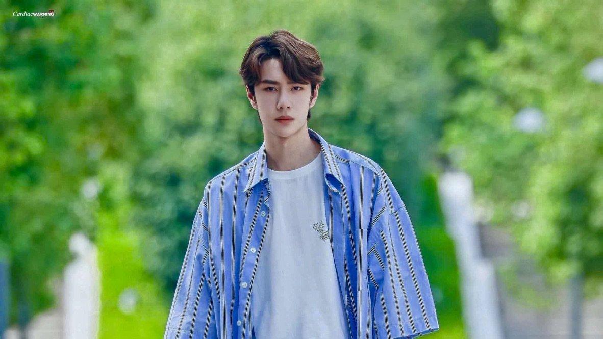 安踏官宣王一博代言微博点赞90万市值一度暴涨超300亿