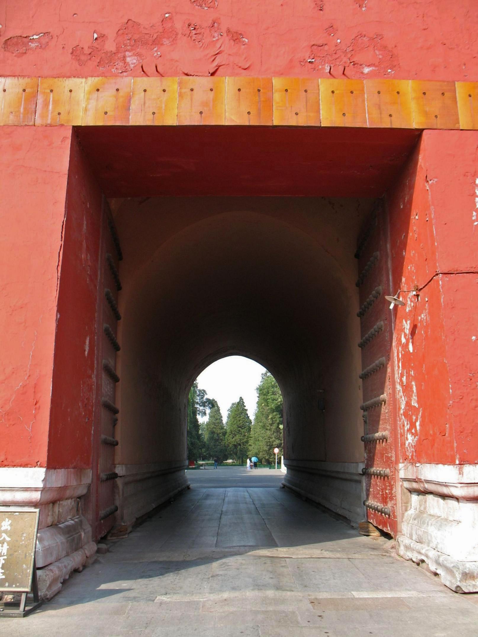 为什么故宫午门的门洞一面平顶一面拱顶? - 知乎