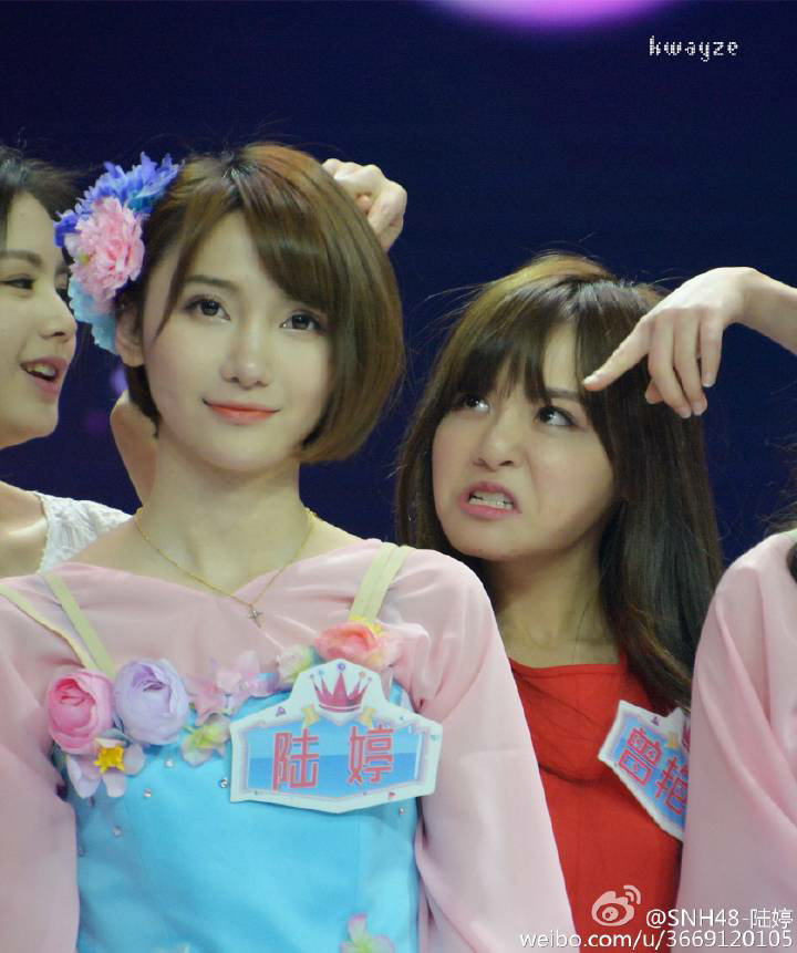 和偶像合影什么姿势比较好