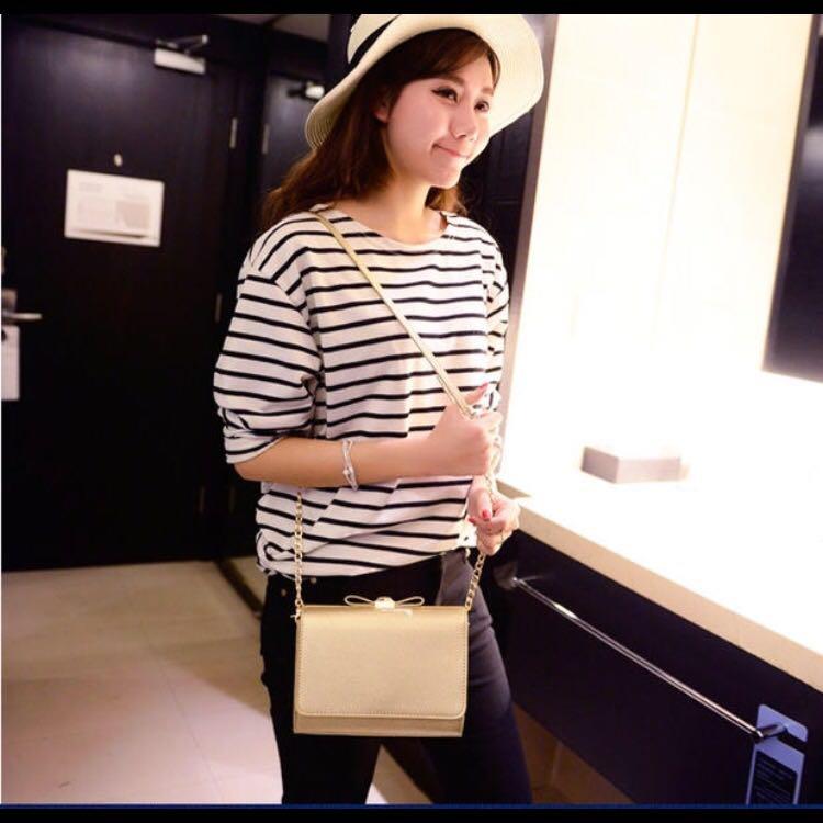 这款金色包包应该搭配什么衣服呢春夏