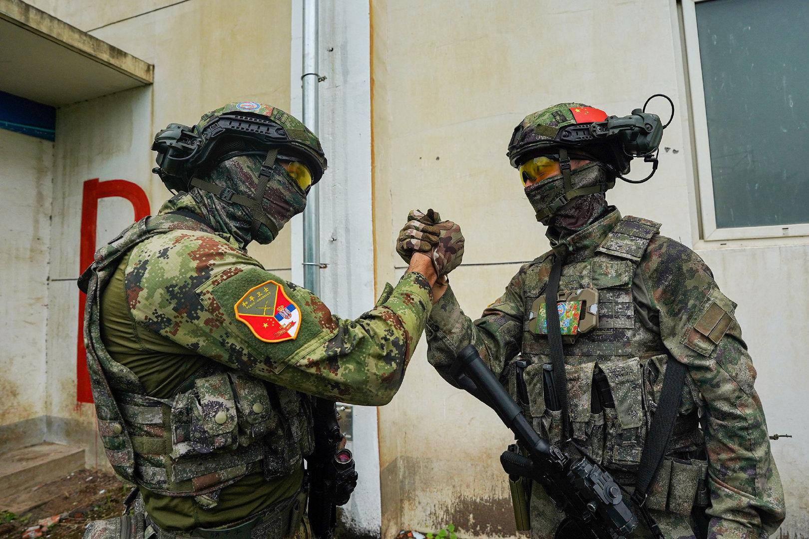 特战旅在河北举行和平卫士2025特种部队联合训练看上去默契度相当可以