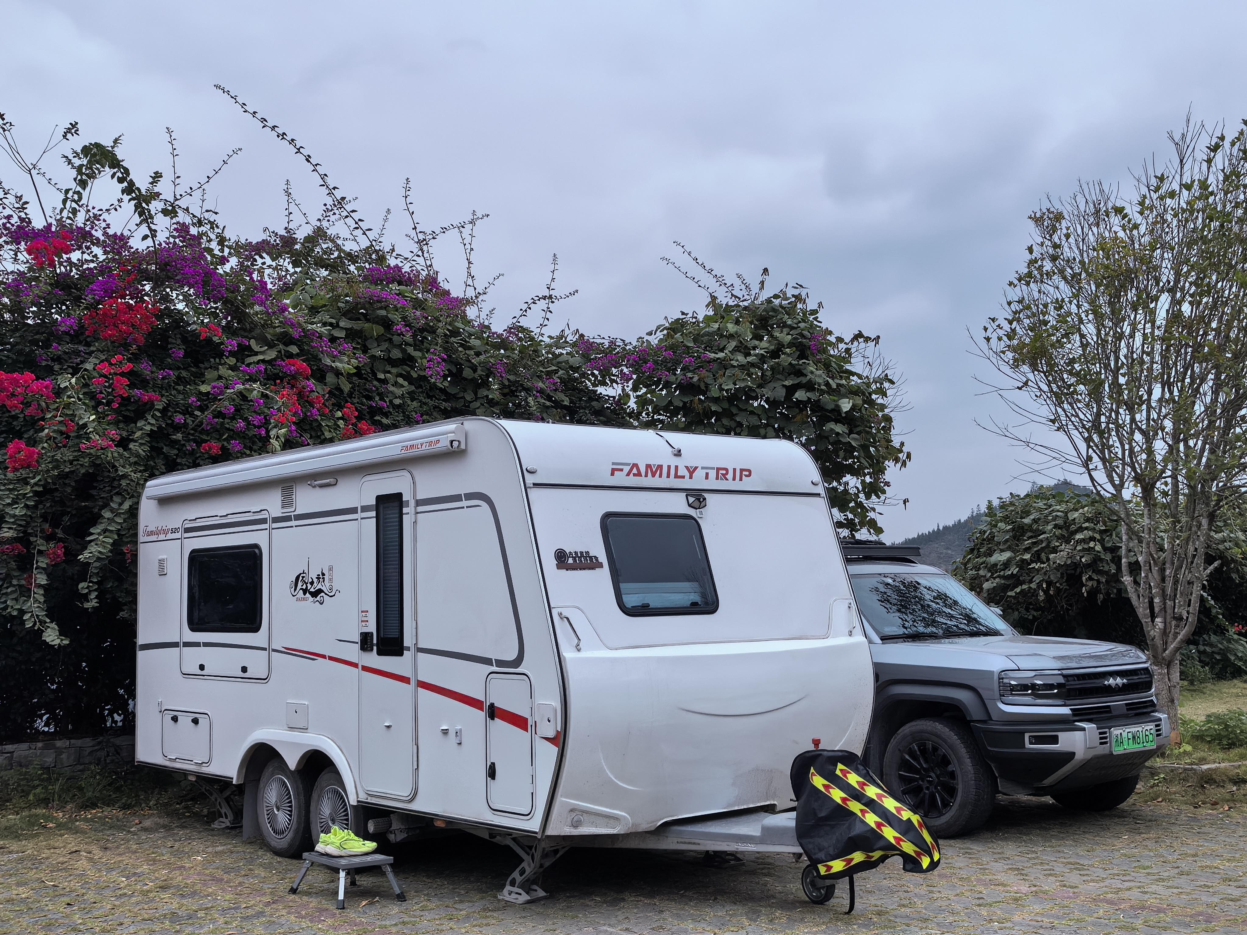 胡子哥漫游记 的想法: 方程豹5带拖挂房车旅行简单是绝配