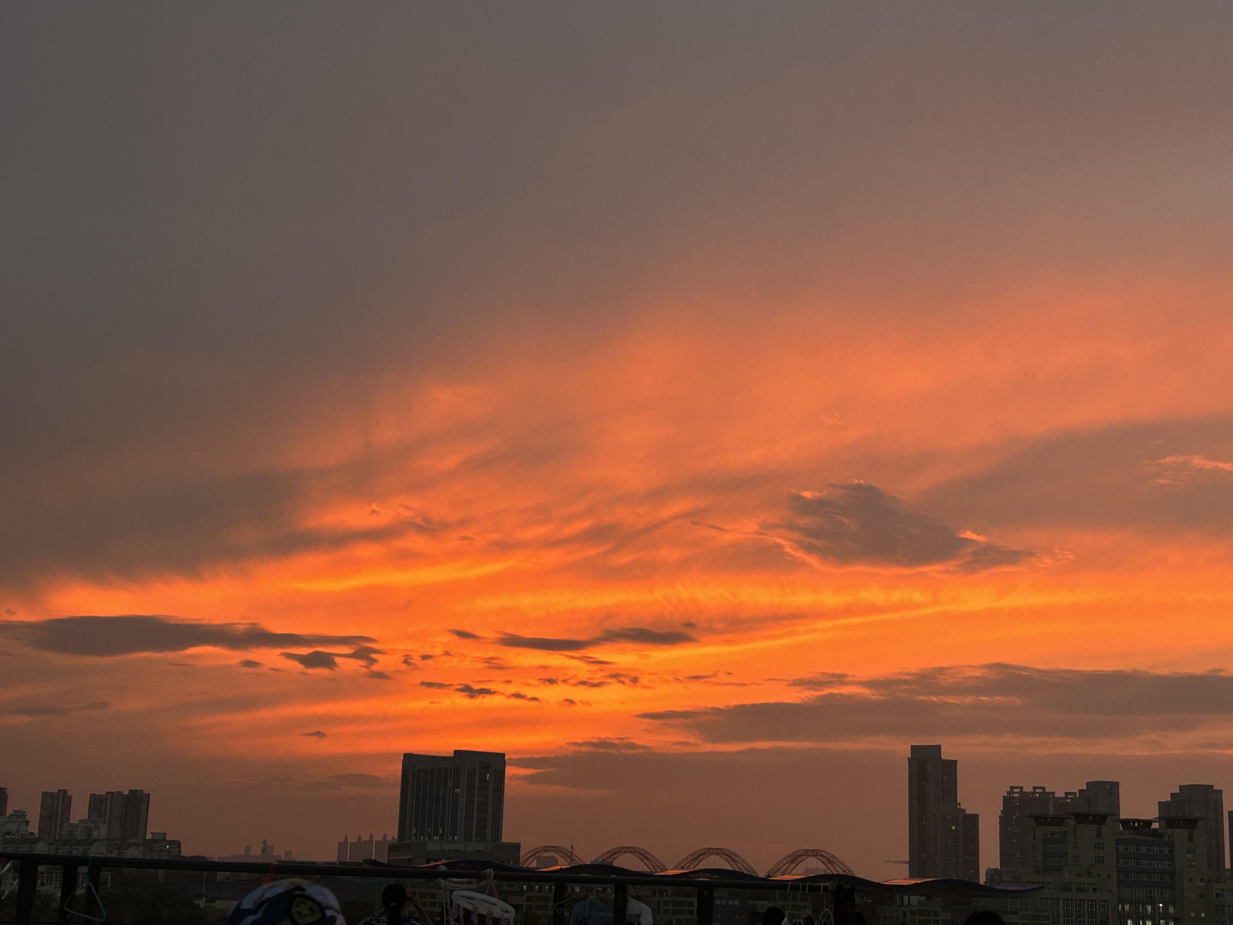 与其怠惰 的想法: 天空尊嘟很美啊啊～ | 当你在不经意间抬头时,总有
