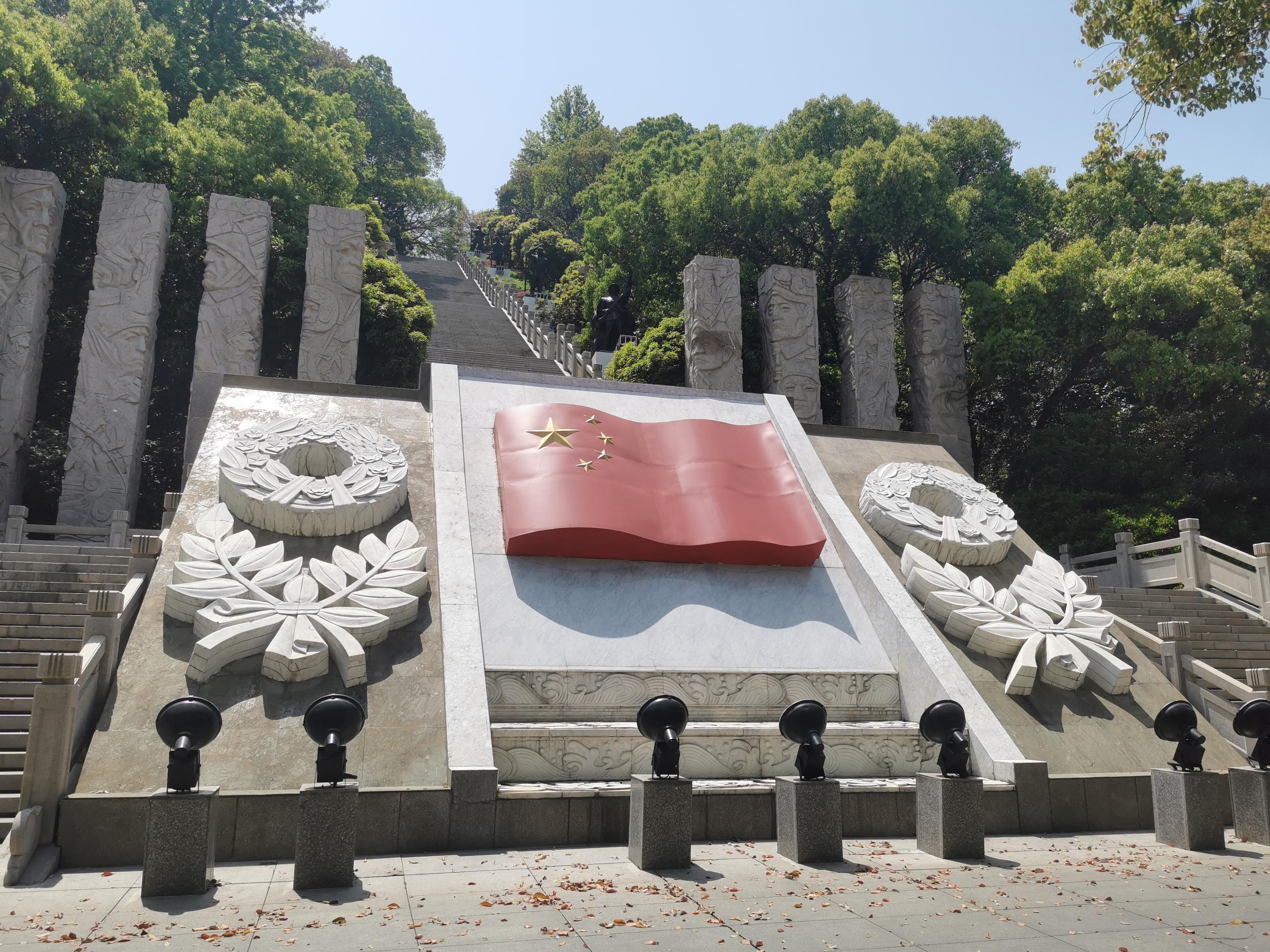 #路上的风景 椒江区市中心枫山北麓有个一江山岛烈士陵园