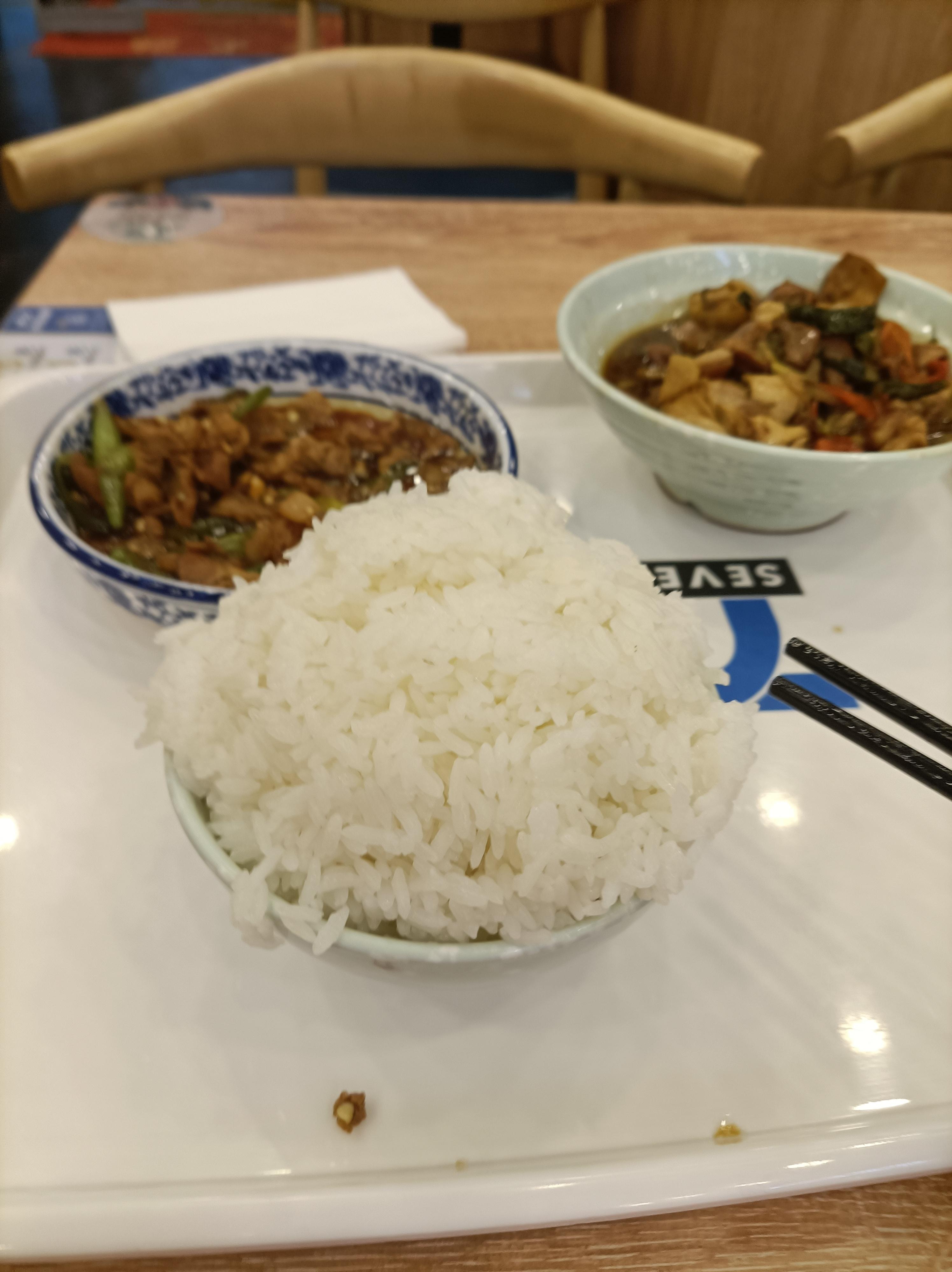 枸橼猫 的想法: 续饭的时候被快餐店当成了饭桶怎么办,在线等,挺急的.