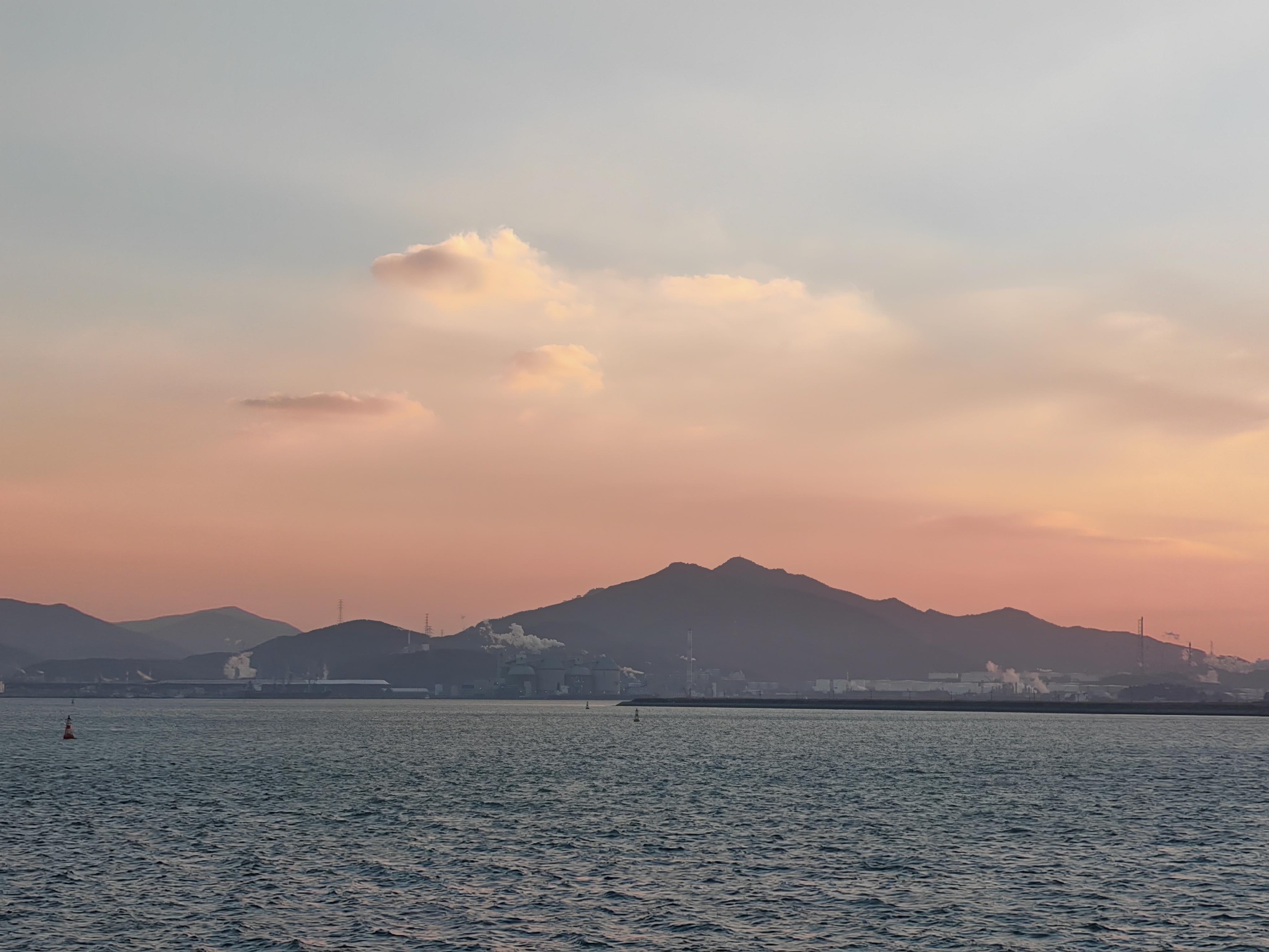 洒脱的枫叶yee 的想法: 韩国港口的日落 | 再一次来到韩国光阳港,只是