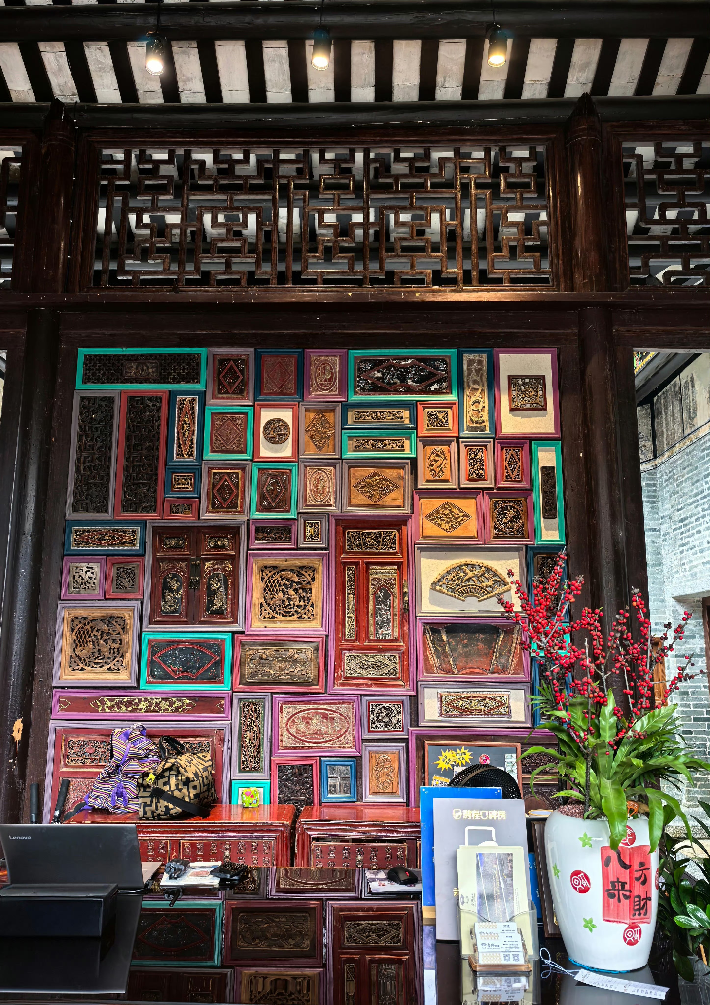 吾乡石屋位于广州市增城区派潭镇邓村石屋社,是