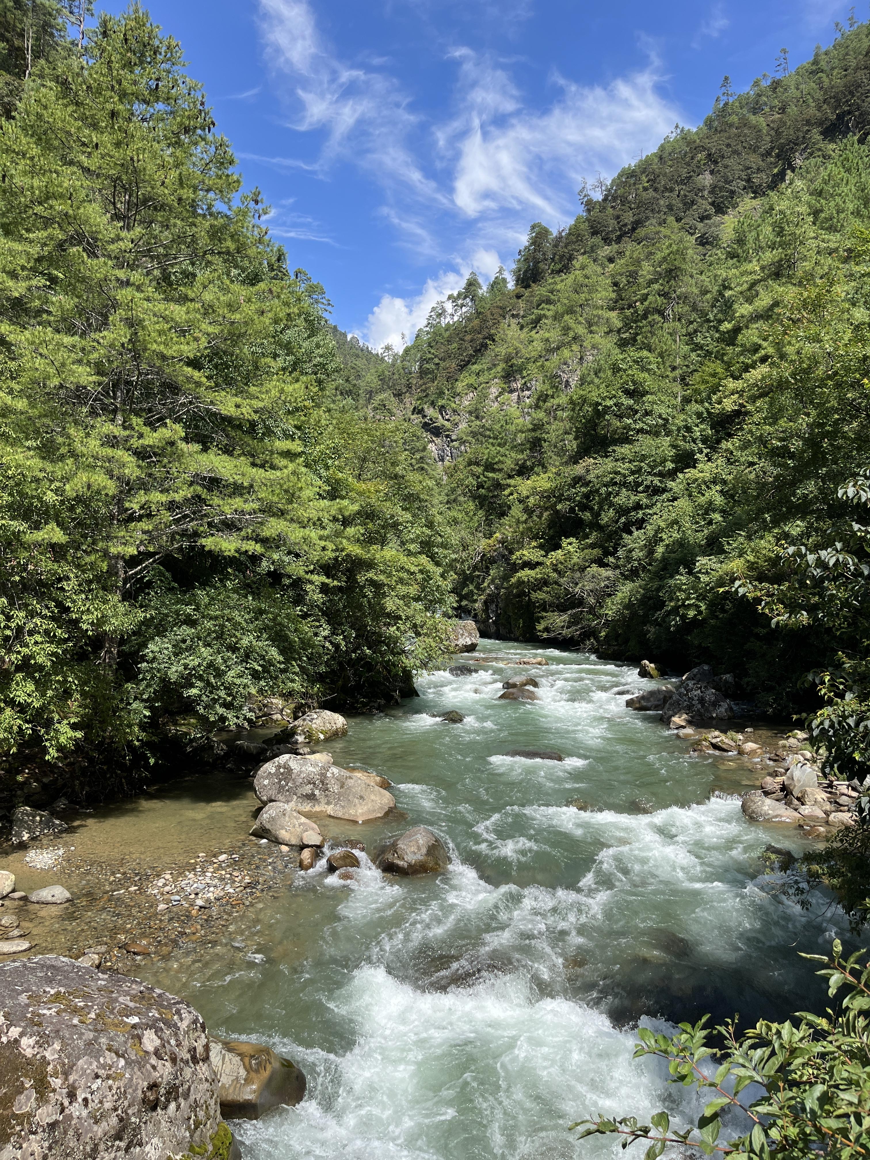 乱讲 的想法: 尼汝村七彩瀑布