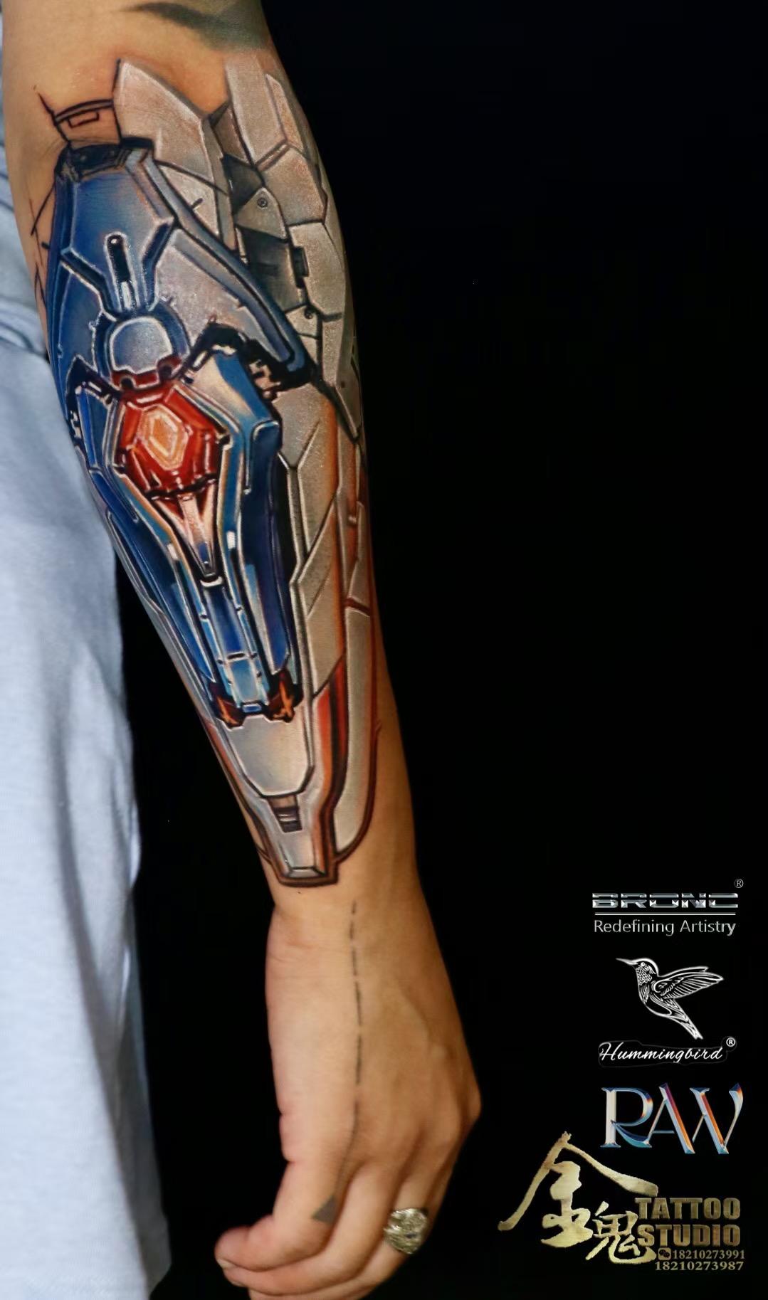 北京金鬼刺青 的想法: 机械臂纹身