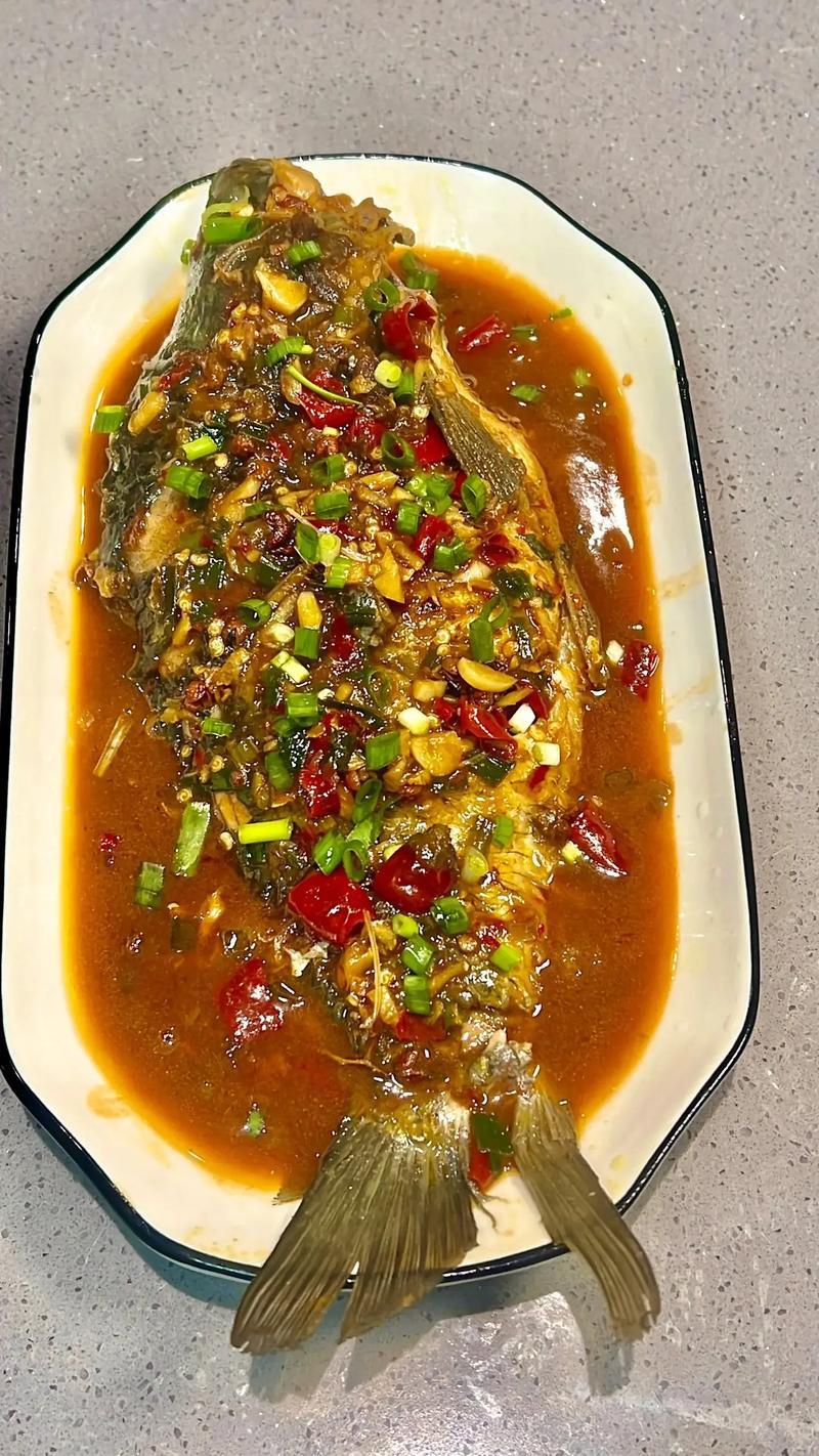 倾城顾染 的想法: 蛇尖上的年味