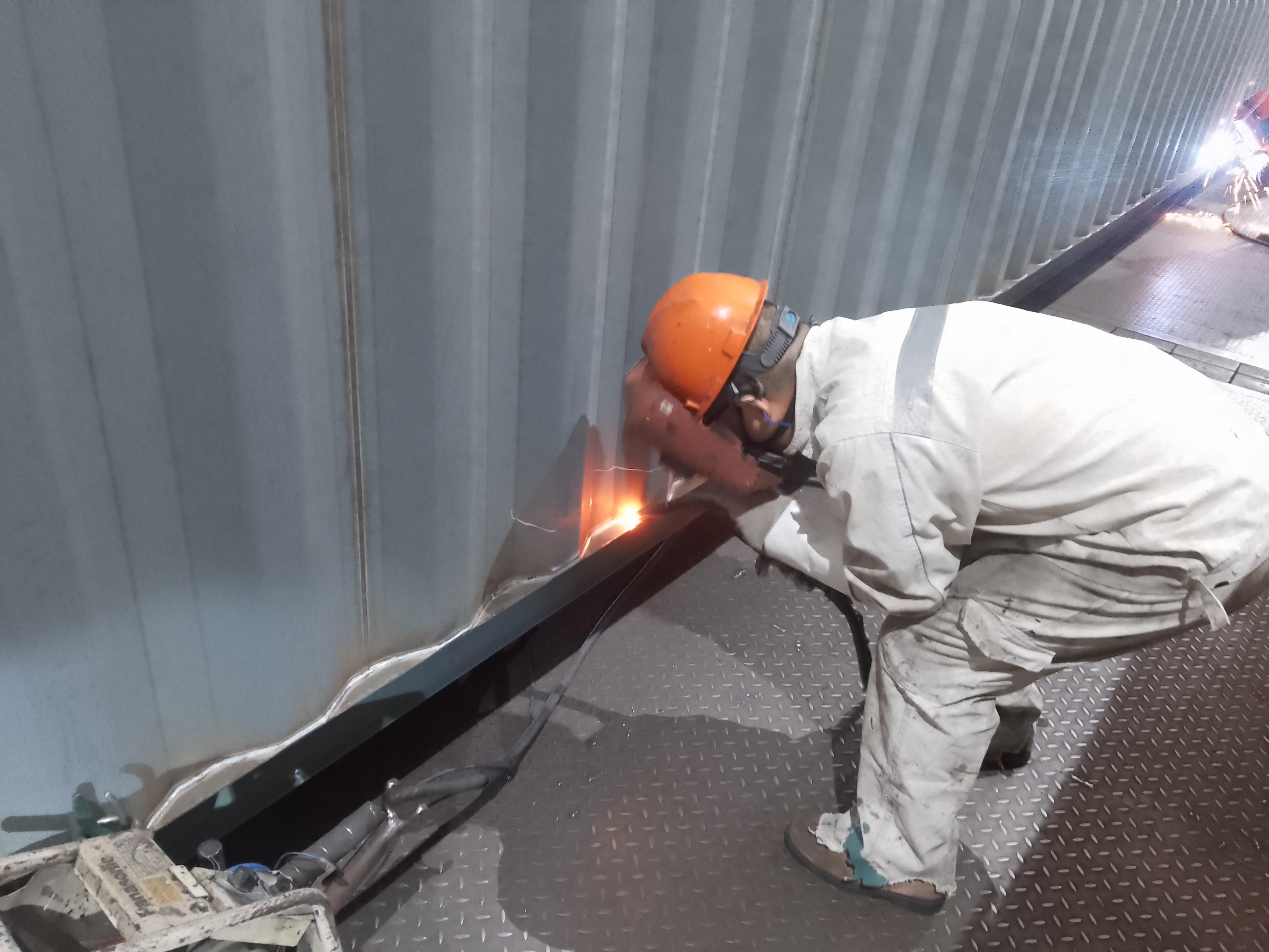 幸福一家人 的想法: 中集人,工匠精神造就精品集装箱