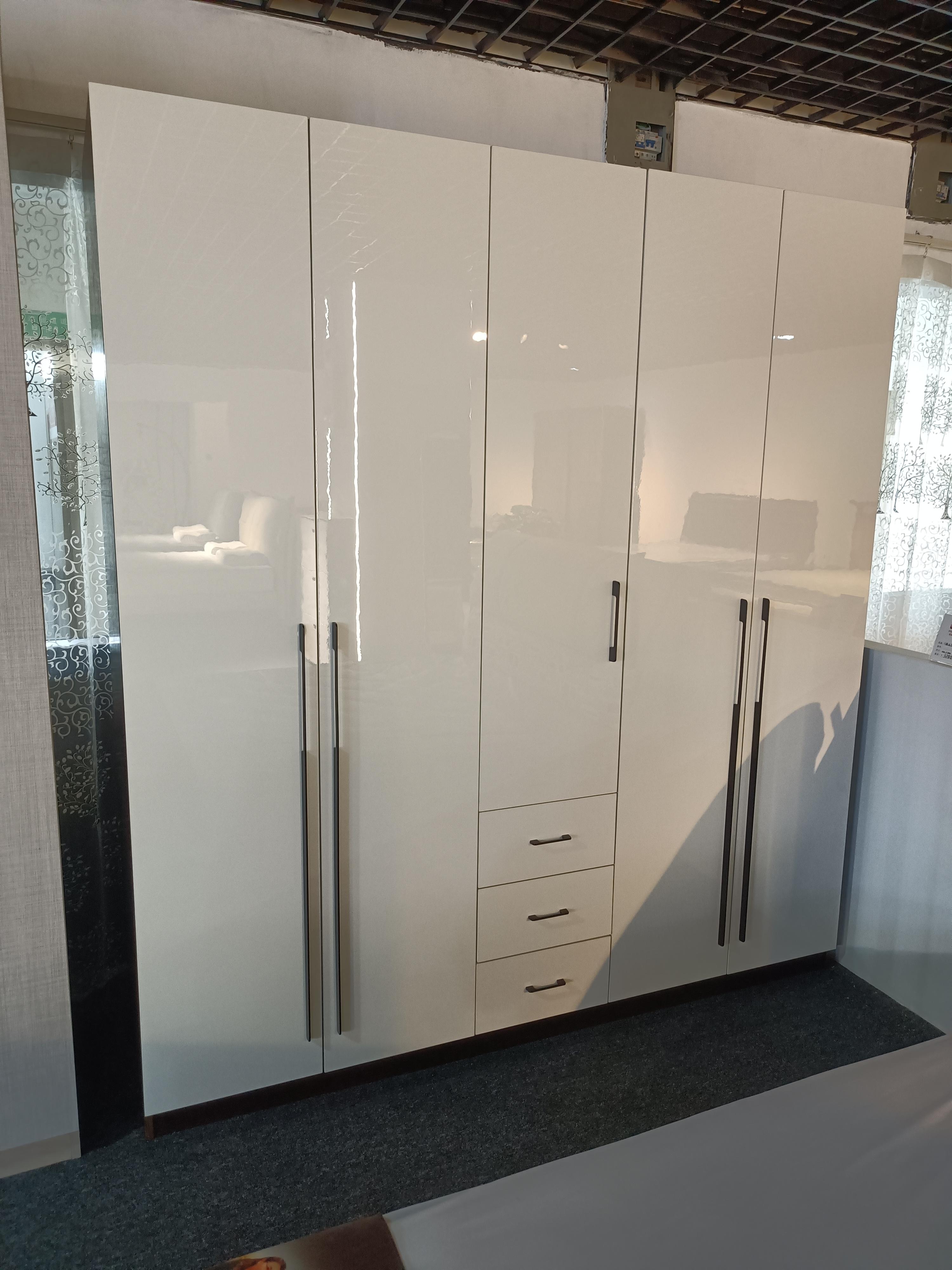 意美舒家居 的想法: 五门衣柜e0环保级别