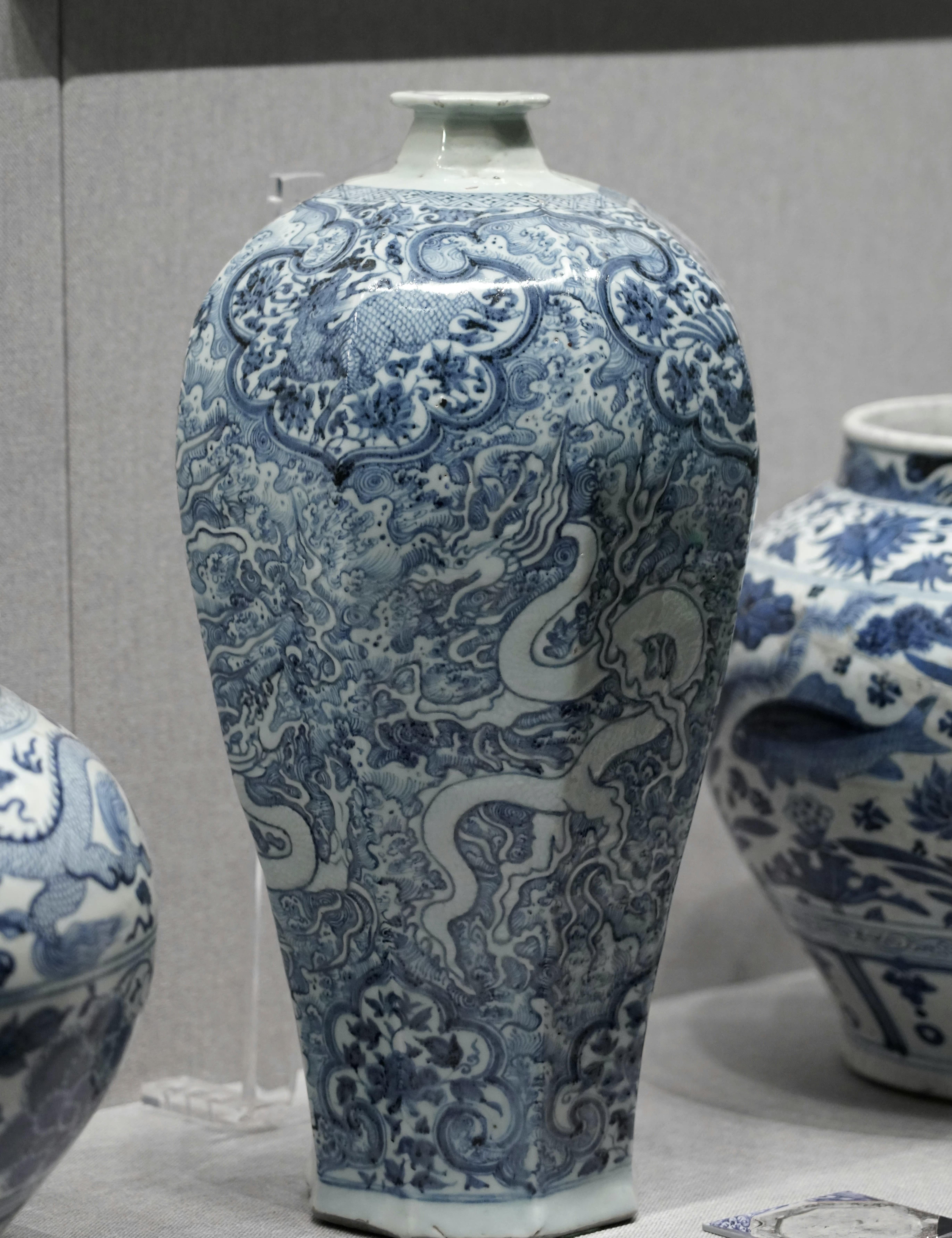 尽东其亩 的想法: 龙纹八方梅瓶 | 故宫博物院 br>元青花青花海水龙纹