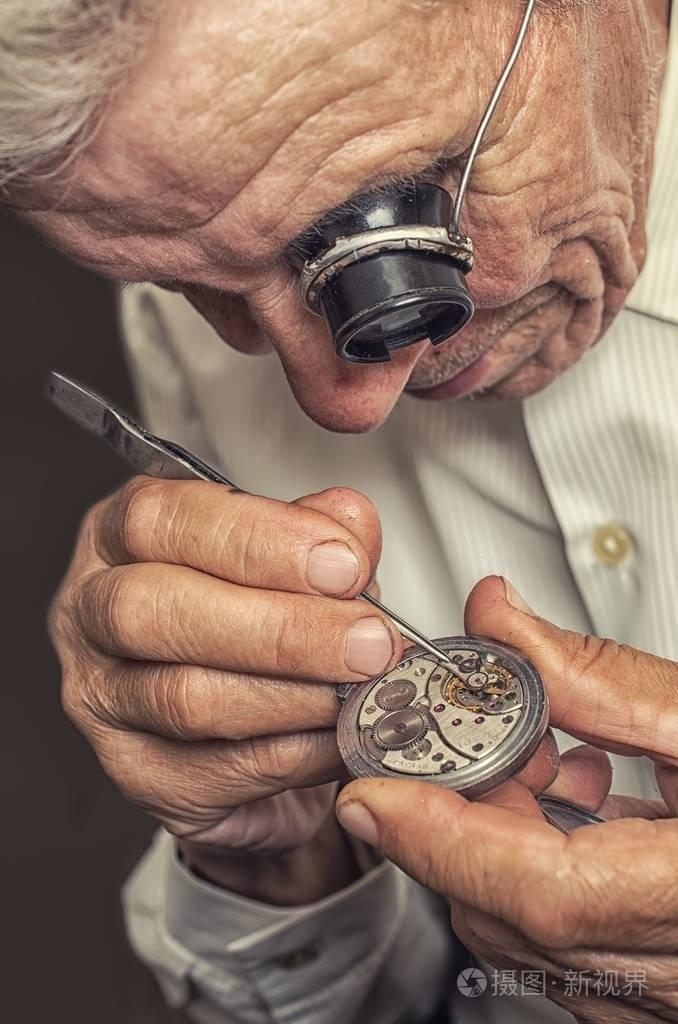 小确信 的想法: 钟表匠的前世今生