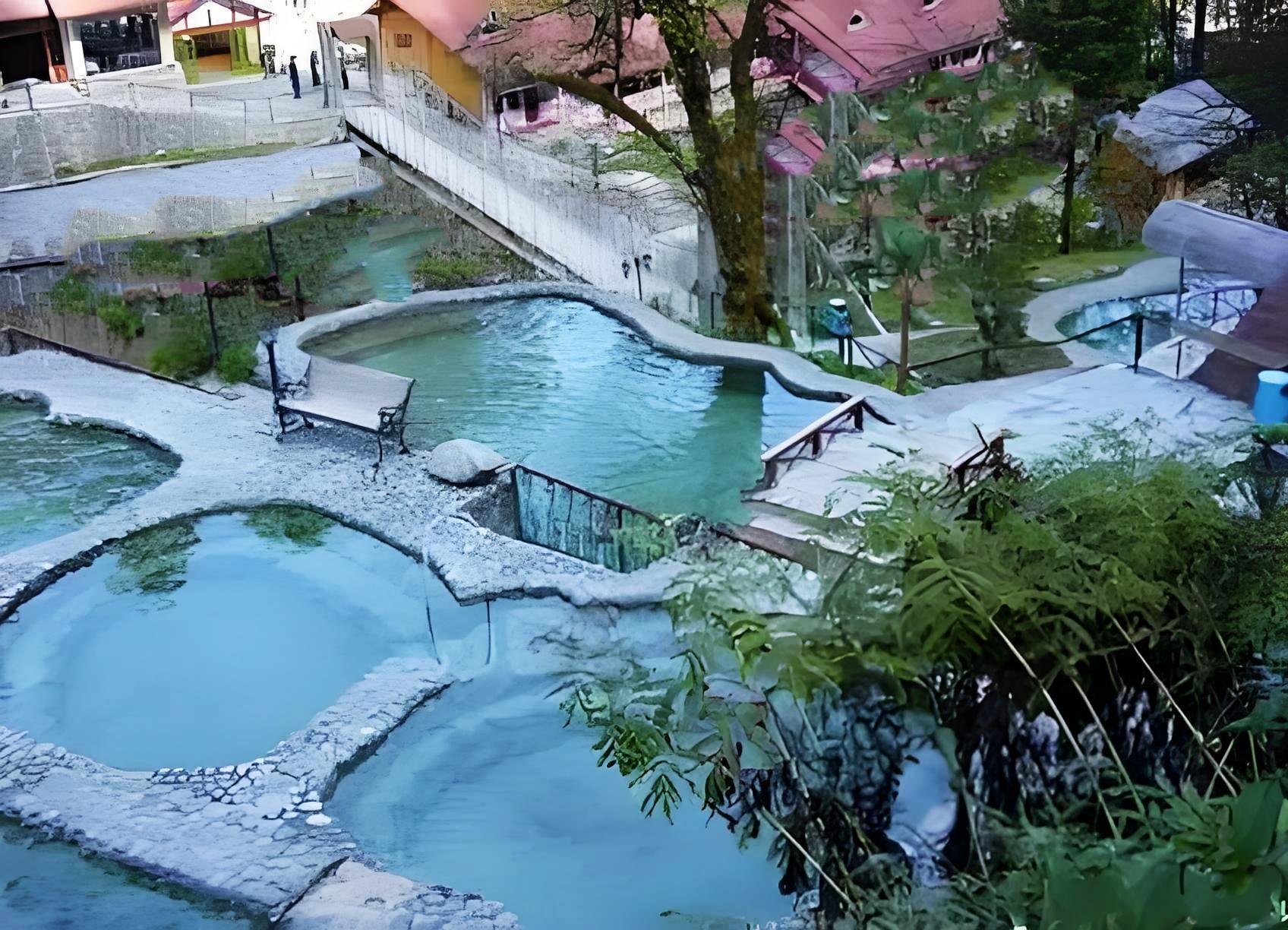 这个温泉就在赤峰的温泉之乡热水塘,在内蒙古克什克腾旗,属高