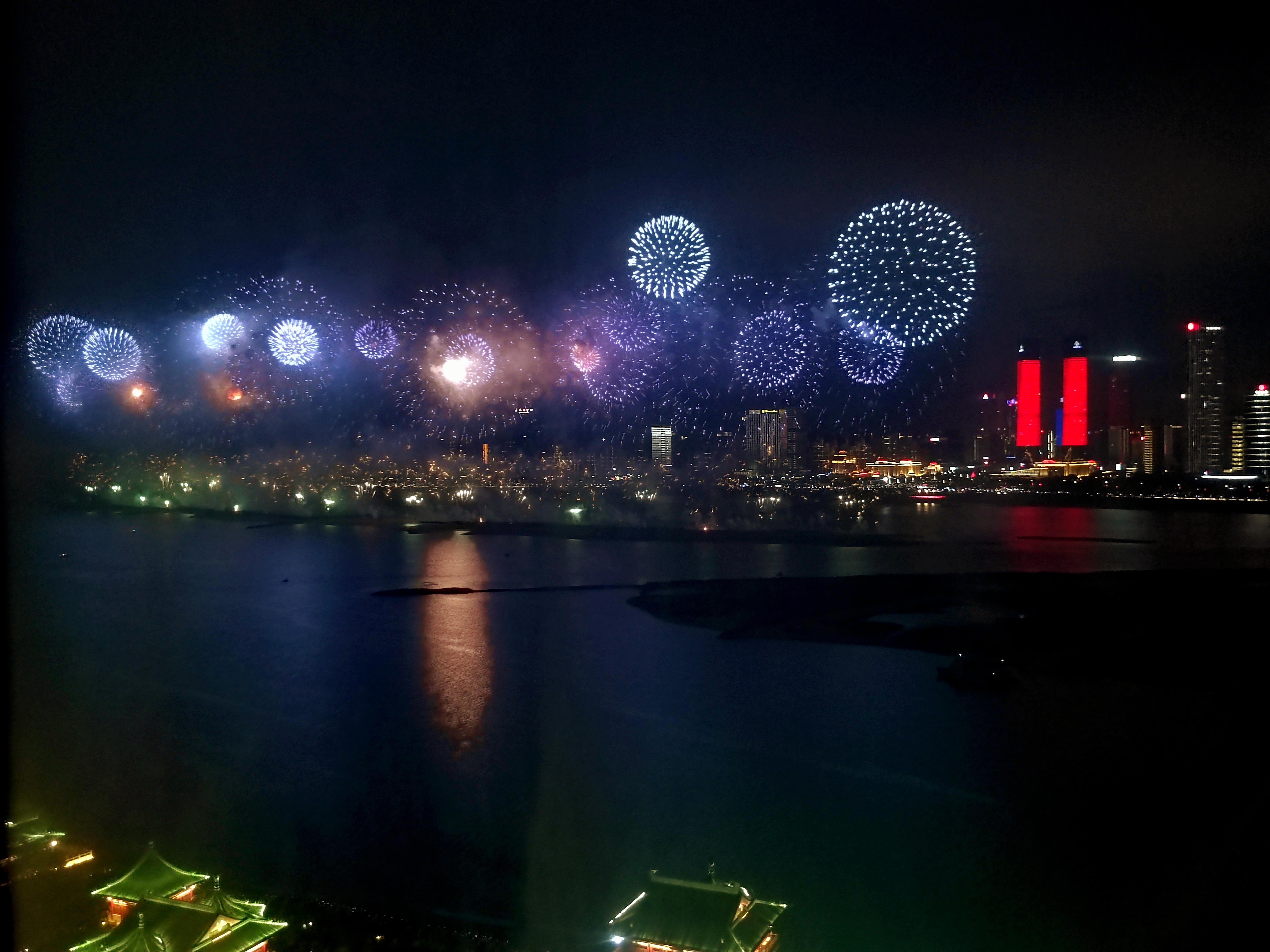 笑看苍穹 的想法: 新年去看一场烟花秀