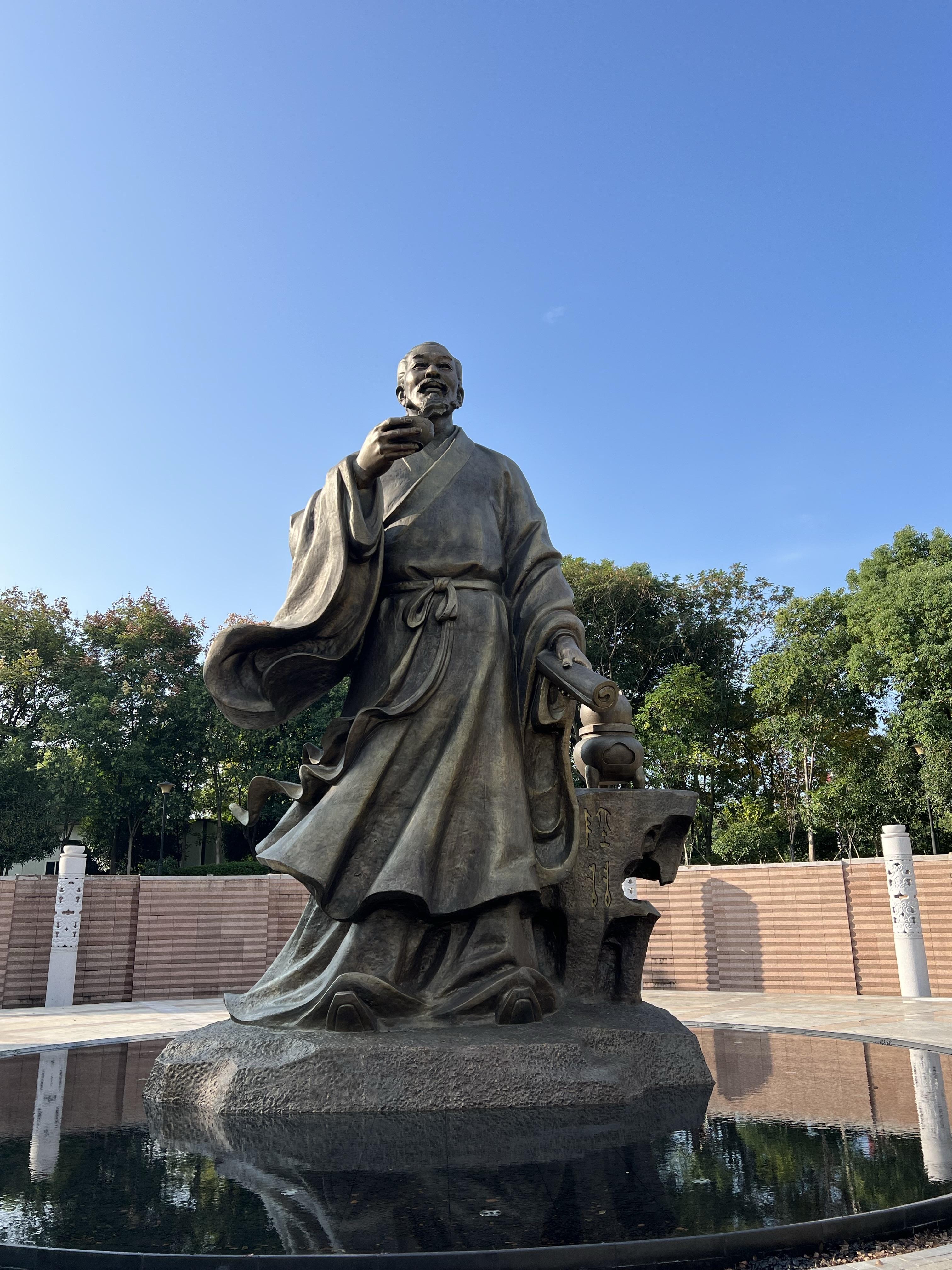 陆羽在此有数亩茶园,开