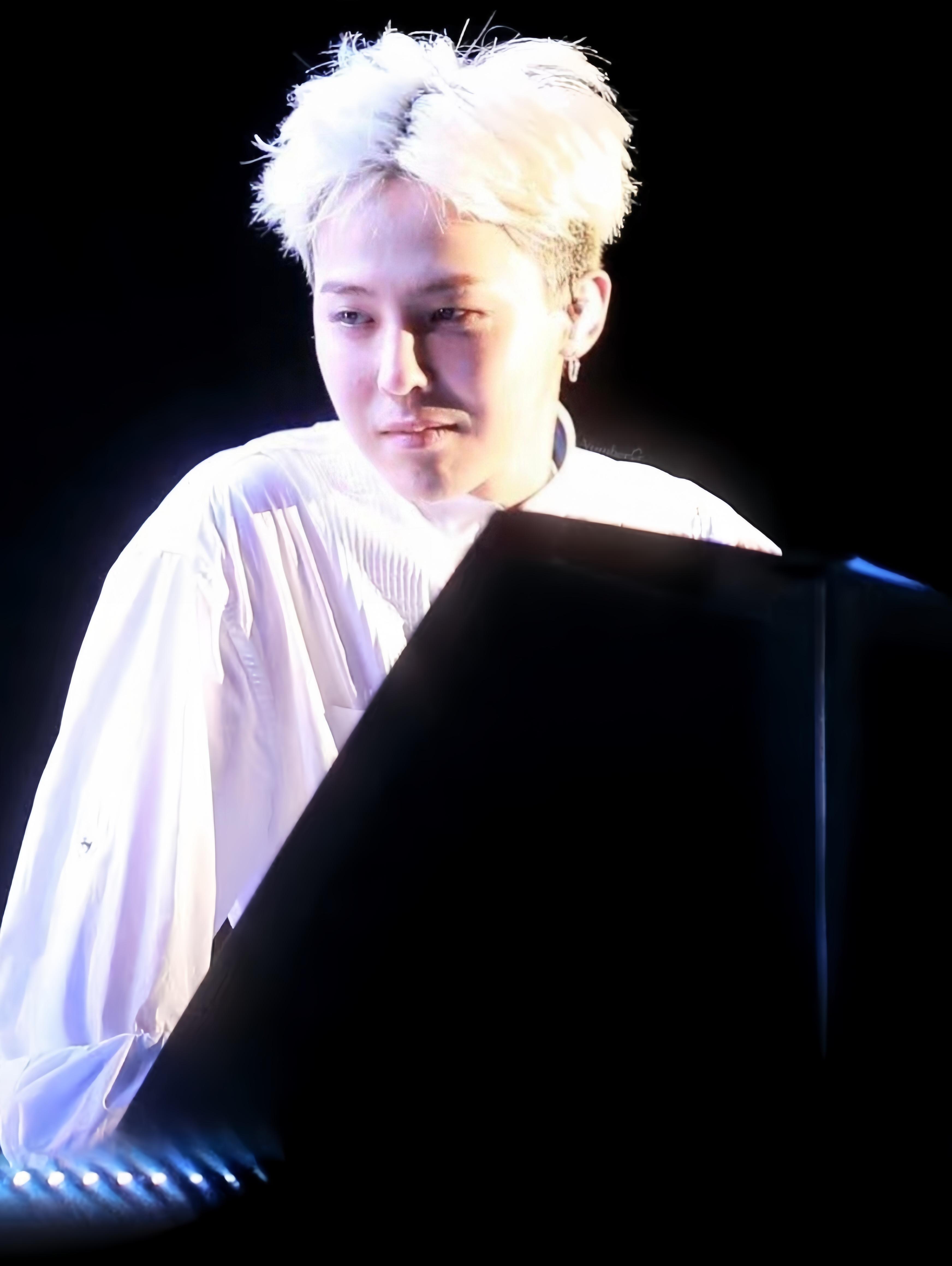 猫小果在上海 的想法: 权志龙银发造型回归