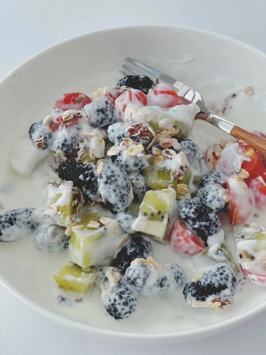 治愈 的想法: 水果拌酸奶