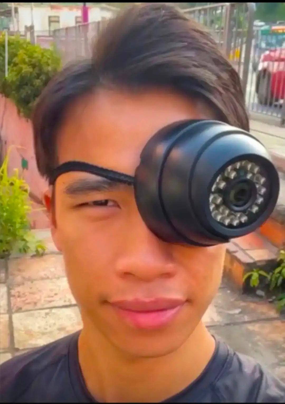 知乎用户mfzlo5 的想法: 谁能拒绝一个头上长摄像头的男人?