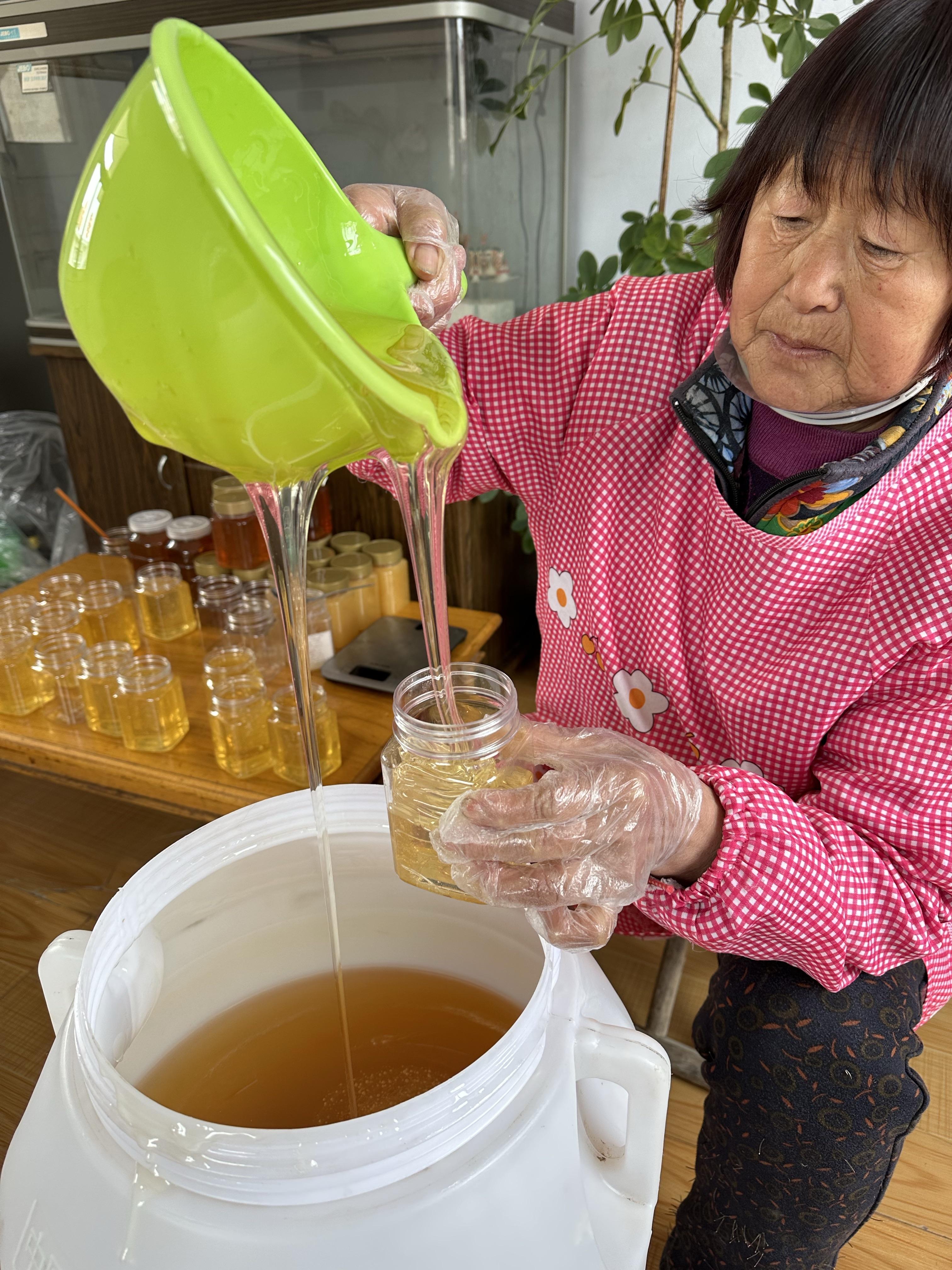 新鲜蜂蜜怎么吃最好(新鲜蜂蜜怎么吃最好吃)