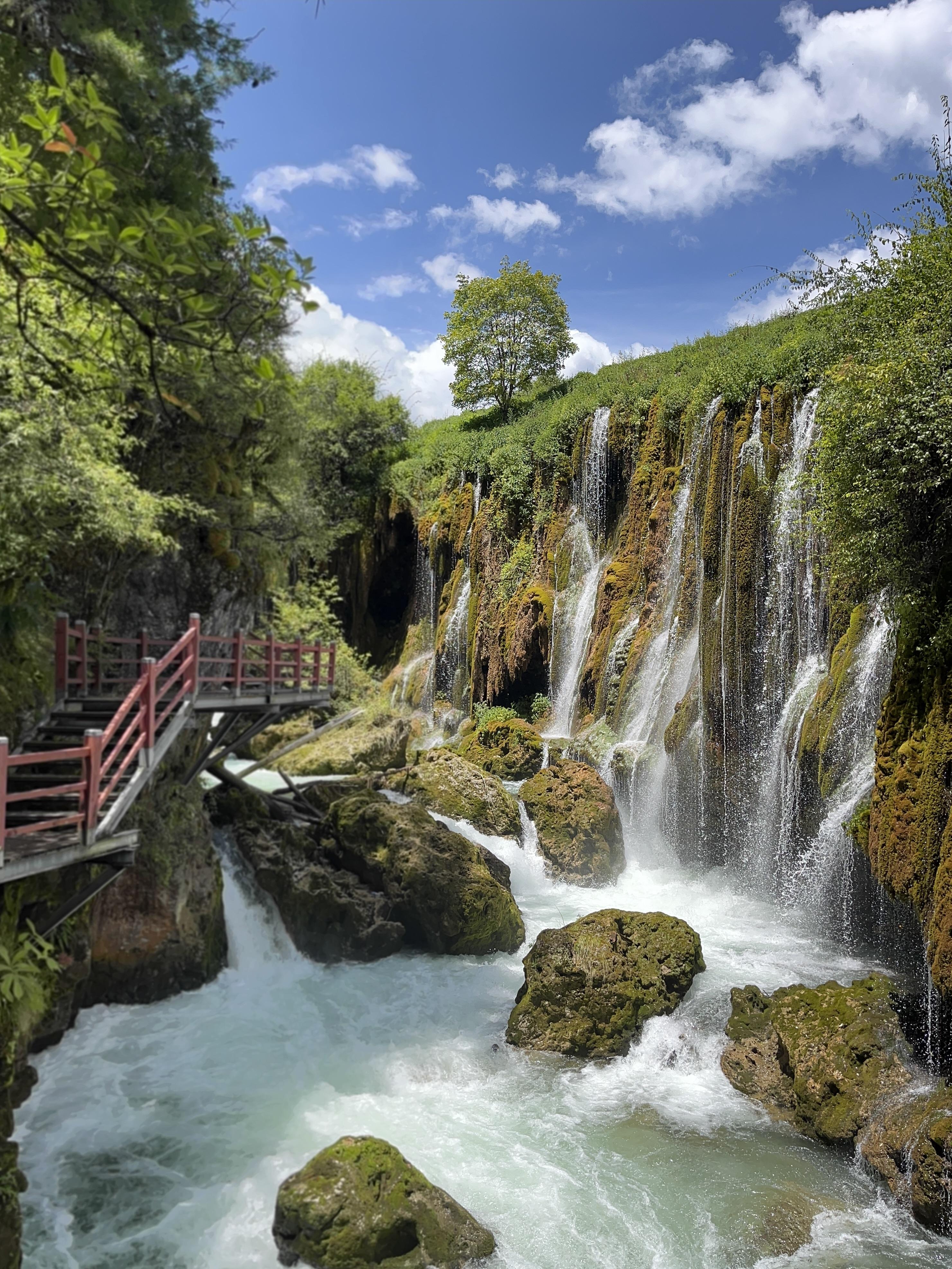 乱讲 的想法: 尼汝村七彩瀑布