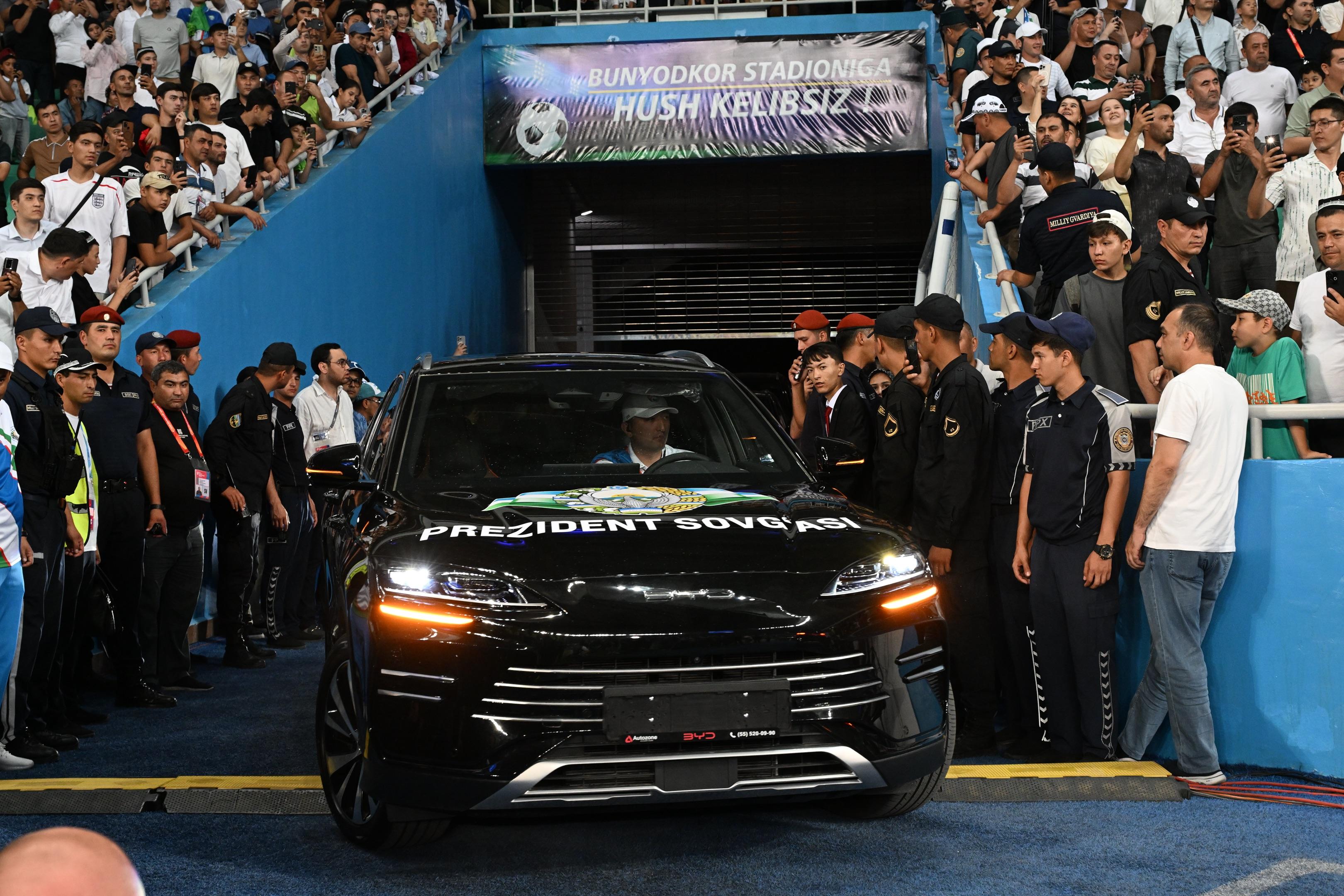 比亚迪新能源汽车28辆宋plusdmi冠军版与14辆驱逐舰05bydchazor以国家