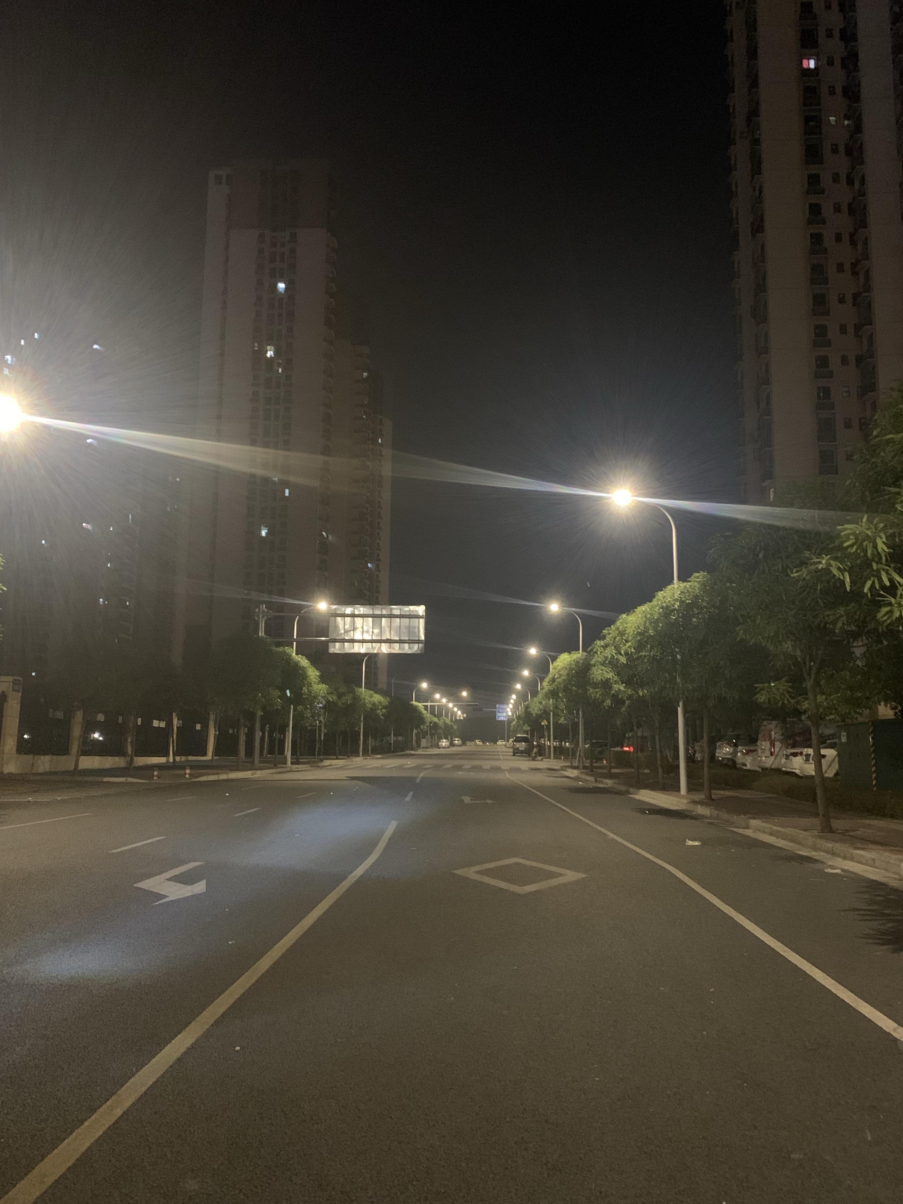糊涂猫 的想法: 深夜的道路,安静的夜