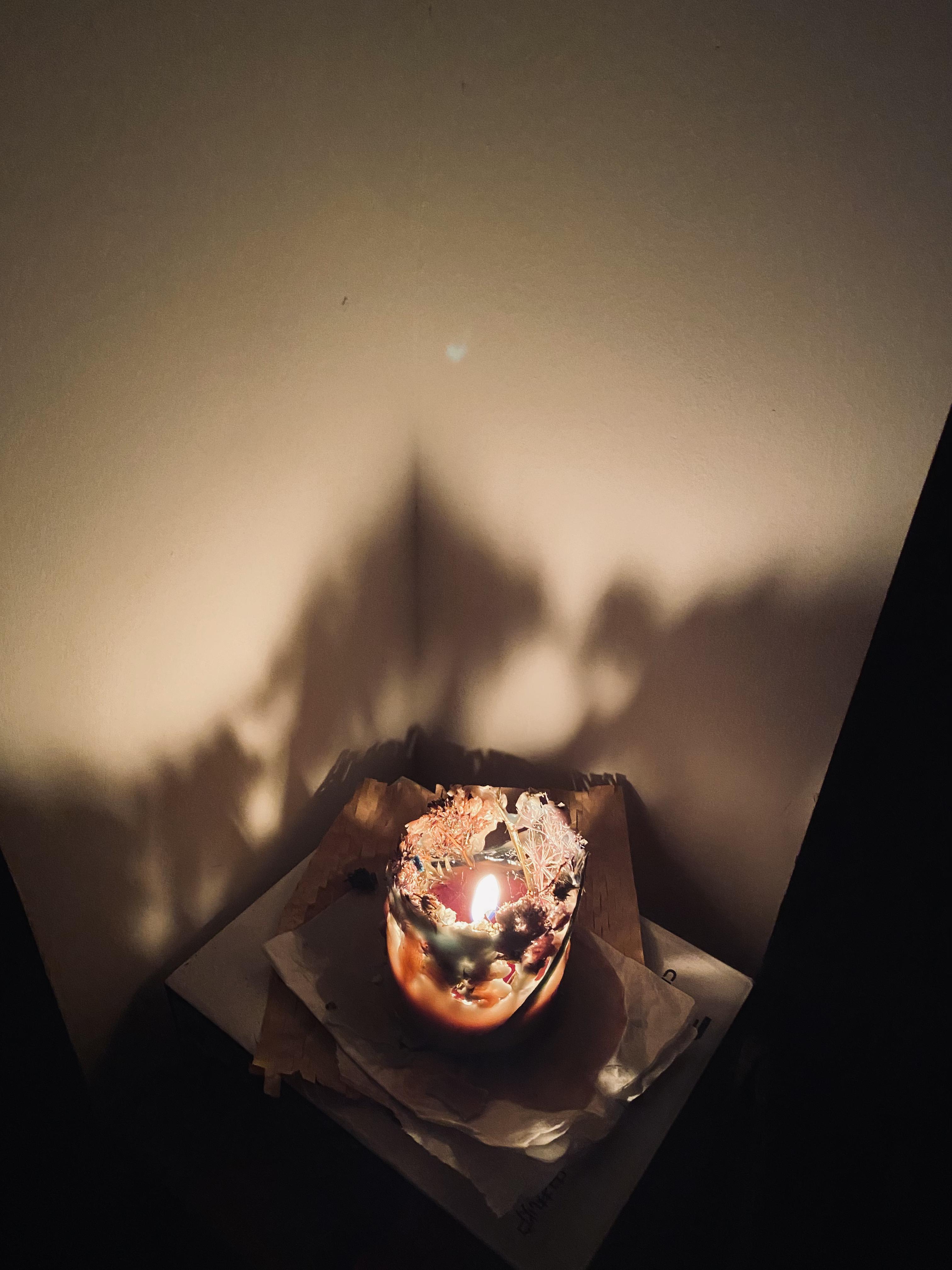  br>只想看着火光慢慢将蜡烛蜡烛融化.