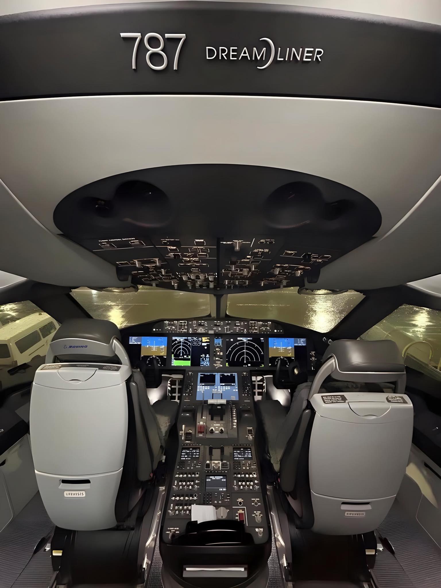 木下 的想法: 波音787梦幻客机驾驶舱