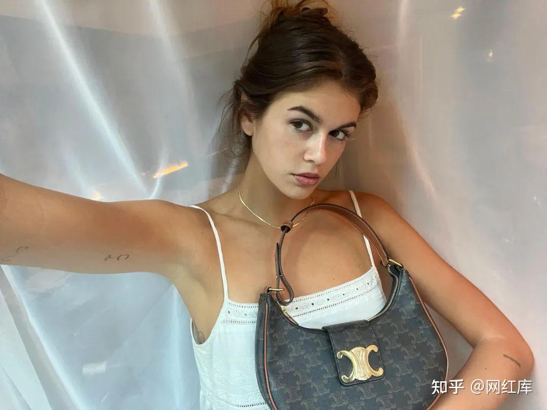 超模富二代KaiaGerber，可甜可飒的00后美女 Facebook-第10张