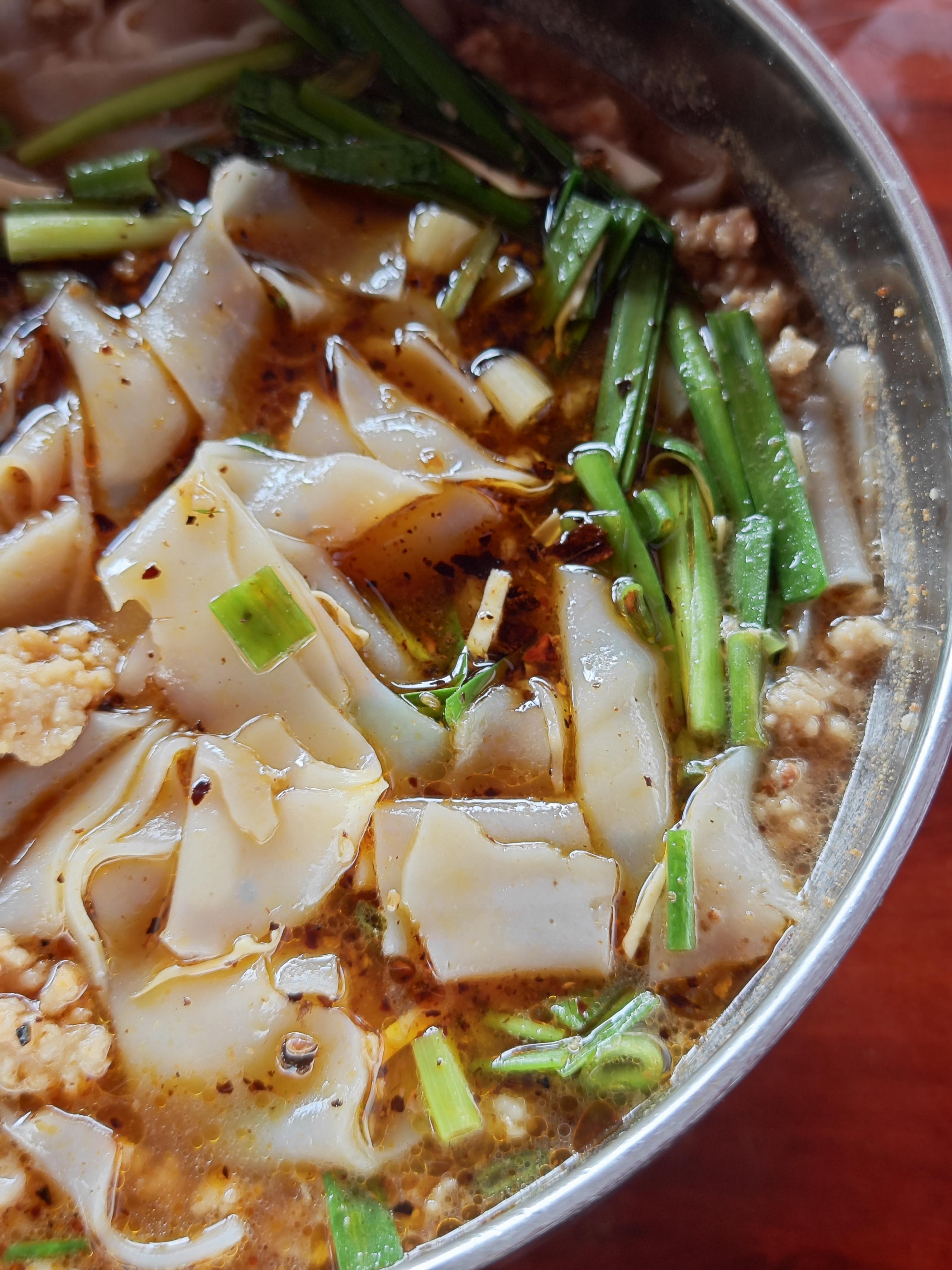 发现了这家小店,老仓醋米线