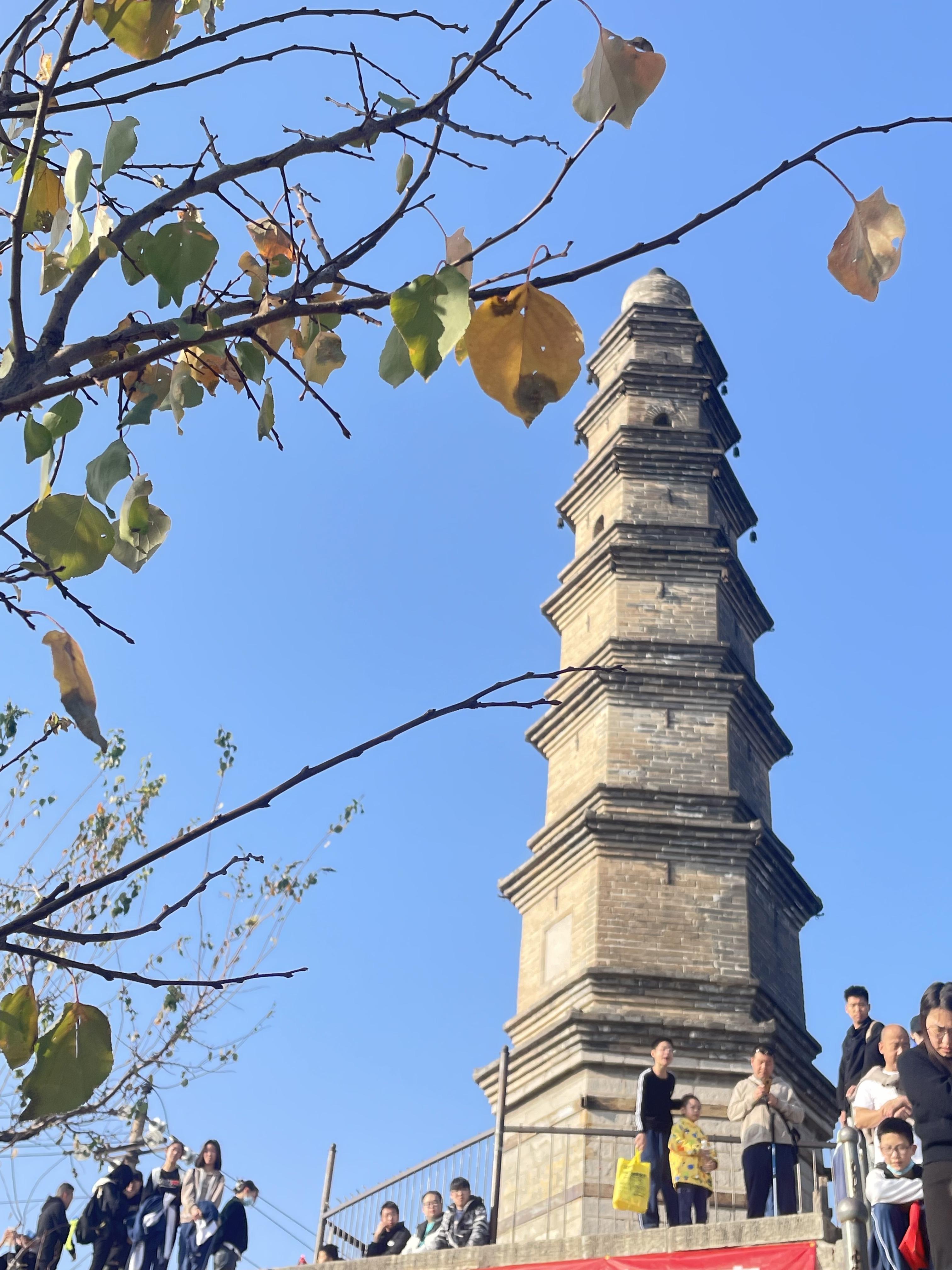 尖草坪区柴村镇呼延村西.有2条路.台阶和盘山路
